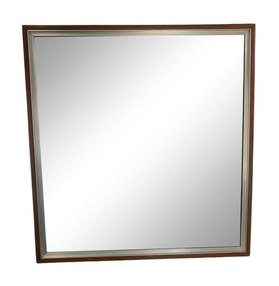Milieu du XXe siècle Années 1950 Paul McCobb for Calvin Linear Group Wall Mirror Walnut & Aluminum 34 