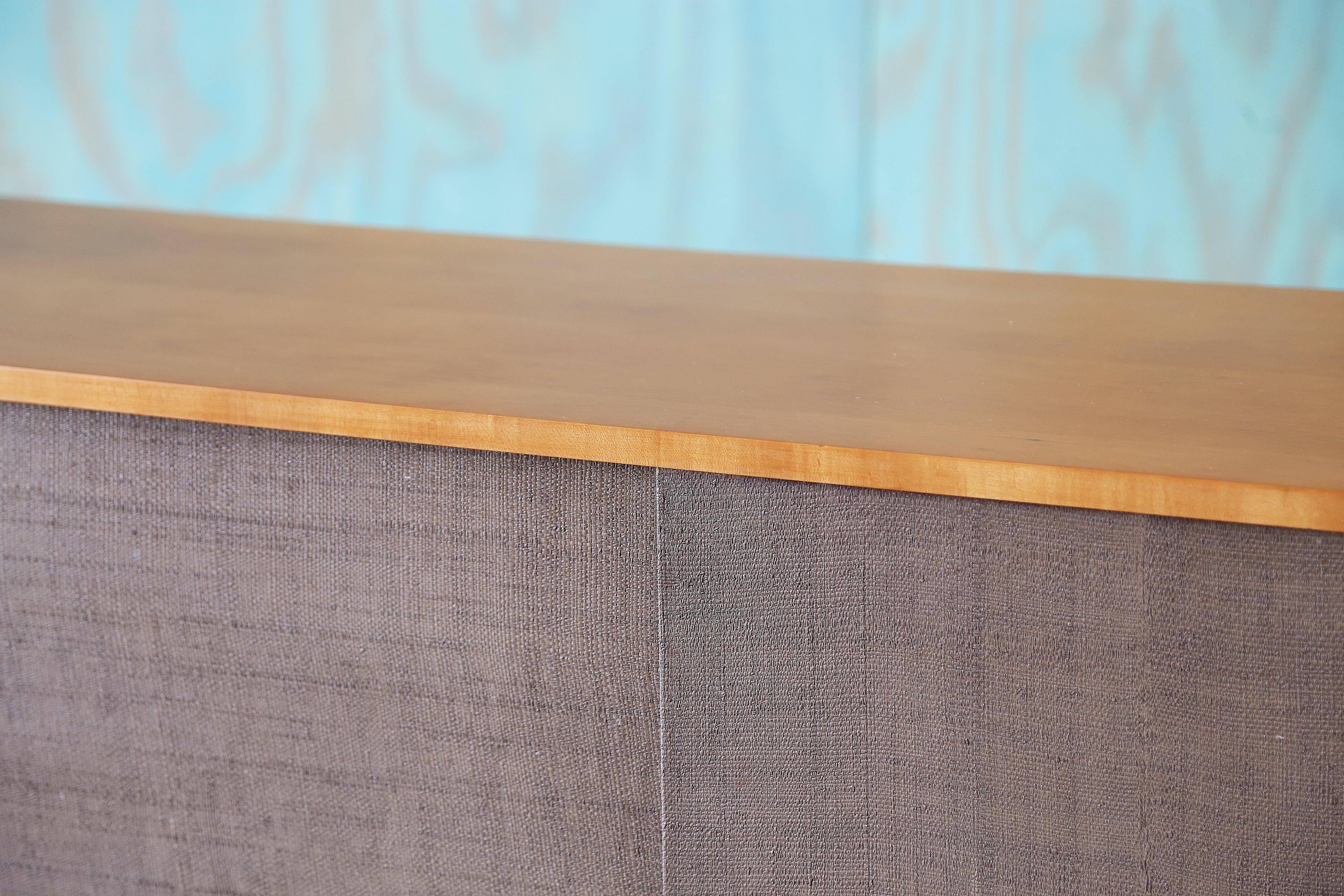 Mid-Century moderno 1950s Paul McCobb for Planner Group Iron Leg Credenza Mid Century Modern in vendita