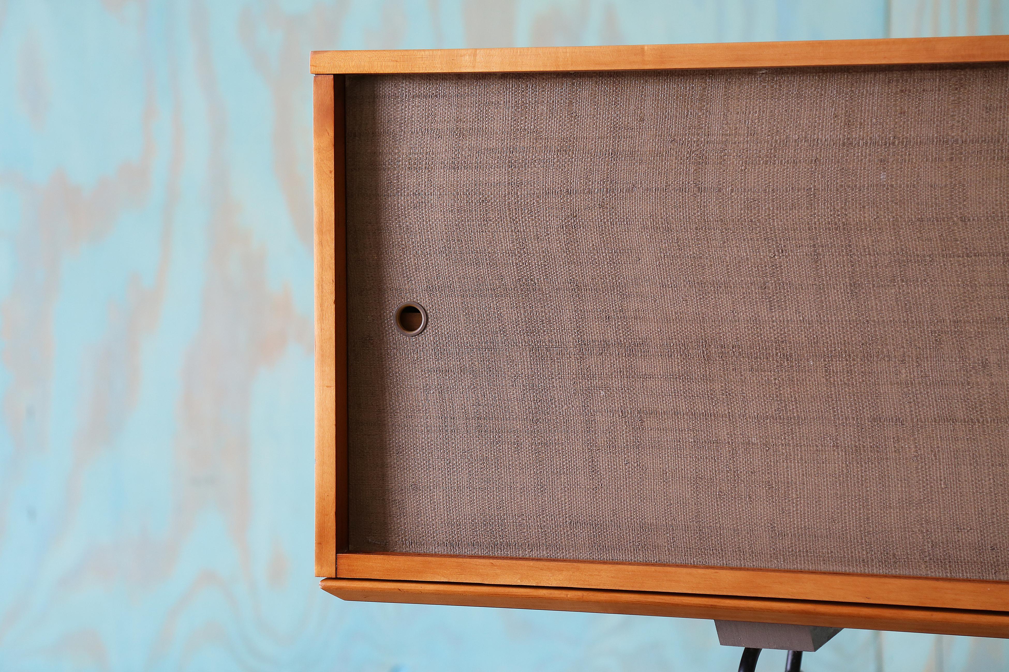 Americano 1950s Paul McCobb for Planner Group Iron Leg Credenza Mid Century Modern in vendita