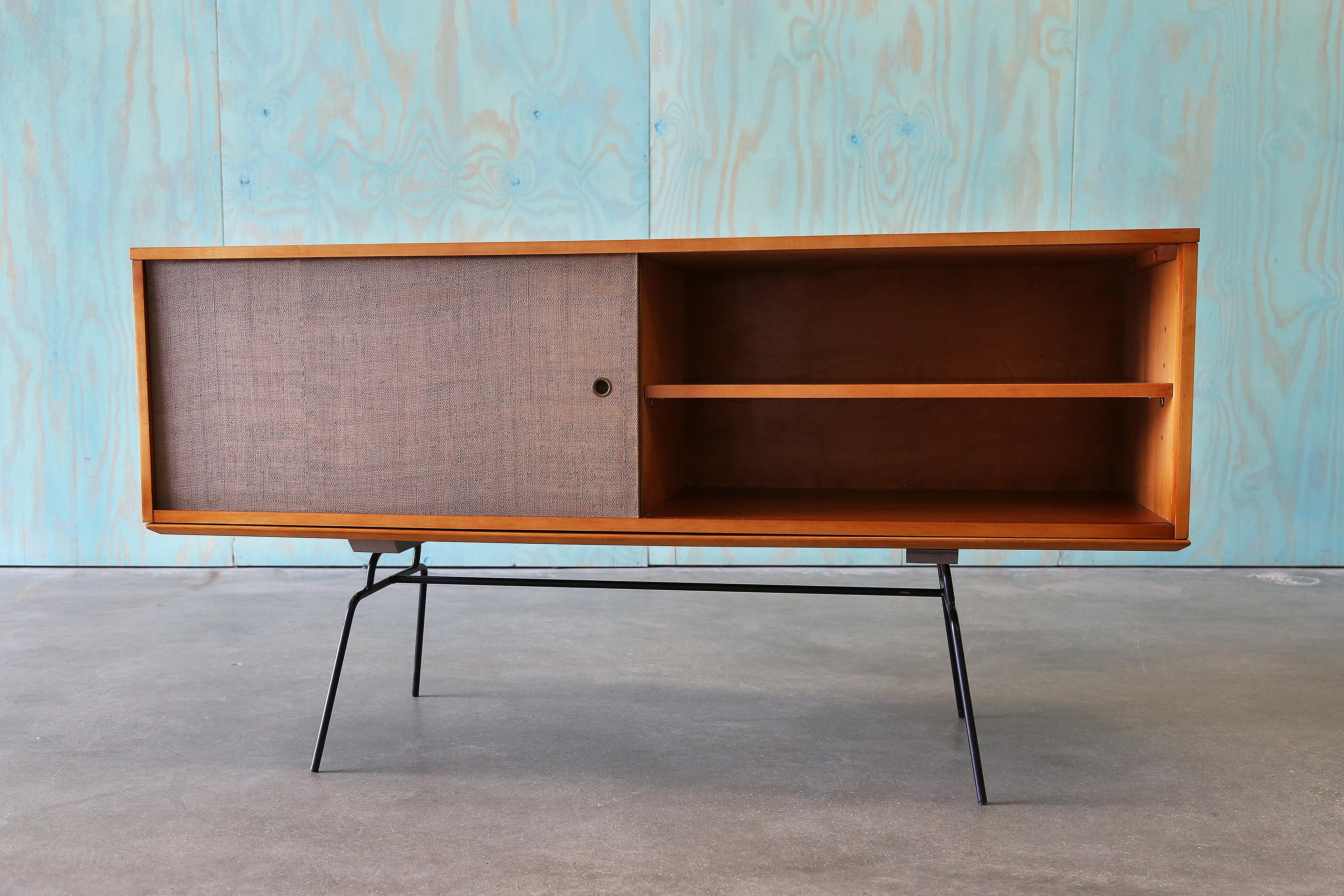 1950s Paul McCobb for Planner Group Iron Leg Credenza Mid Century Modern in vendita 2