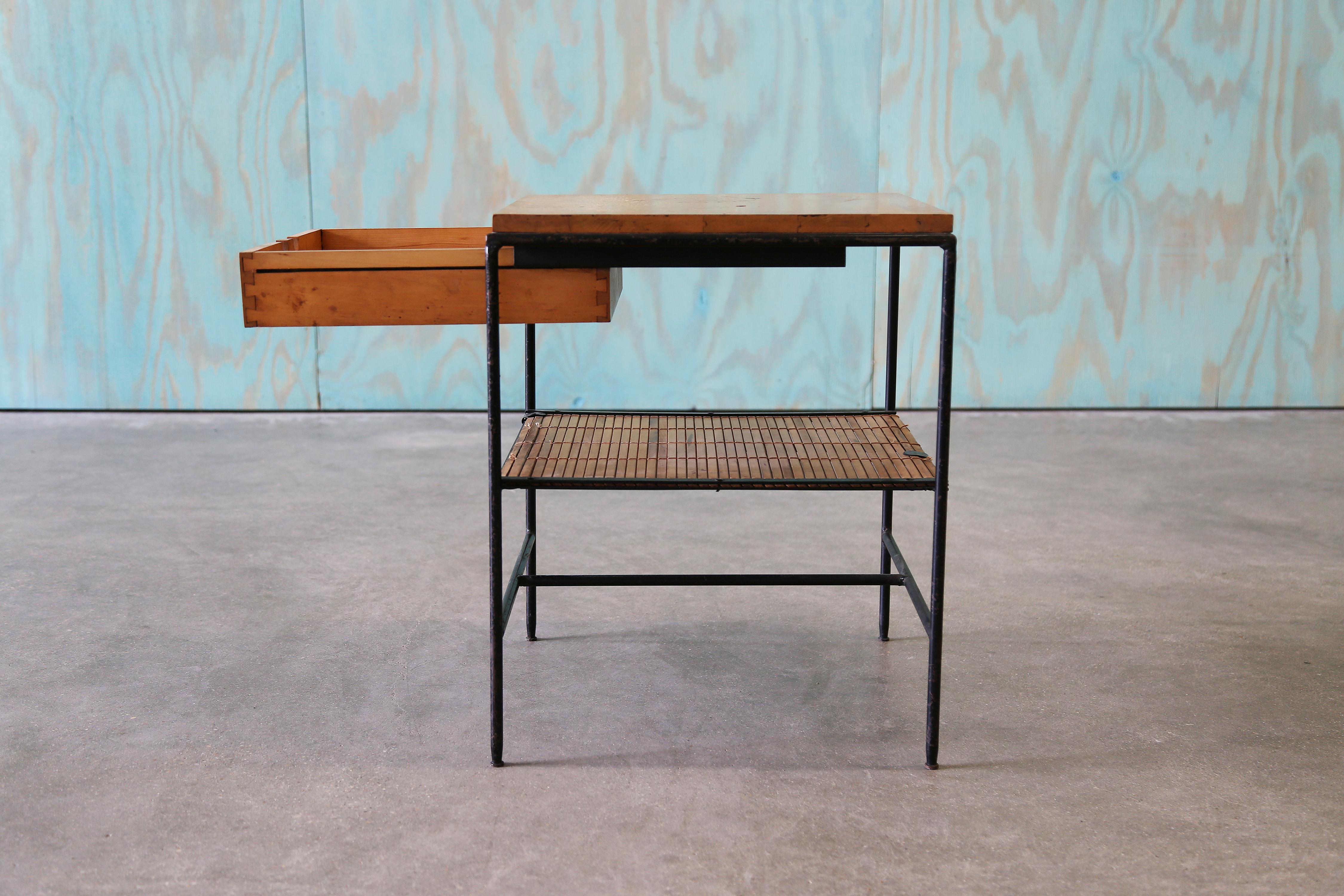 Américain 1950 Paul McCobb for Planner Group Table de chevet en fer érable bambou / table d'appoint en vente
