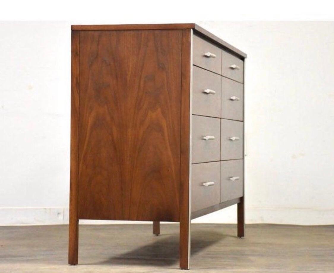 Vintage Paul McCobb walnut dresser for sale. A truly stunning dresser by American designer, one of the prominent designers from the 50s. Standing on an elegantly designed frame this dresser has eight drawers. Finished off with metallic satin nickel