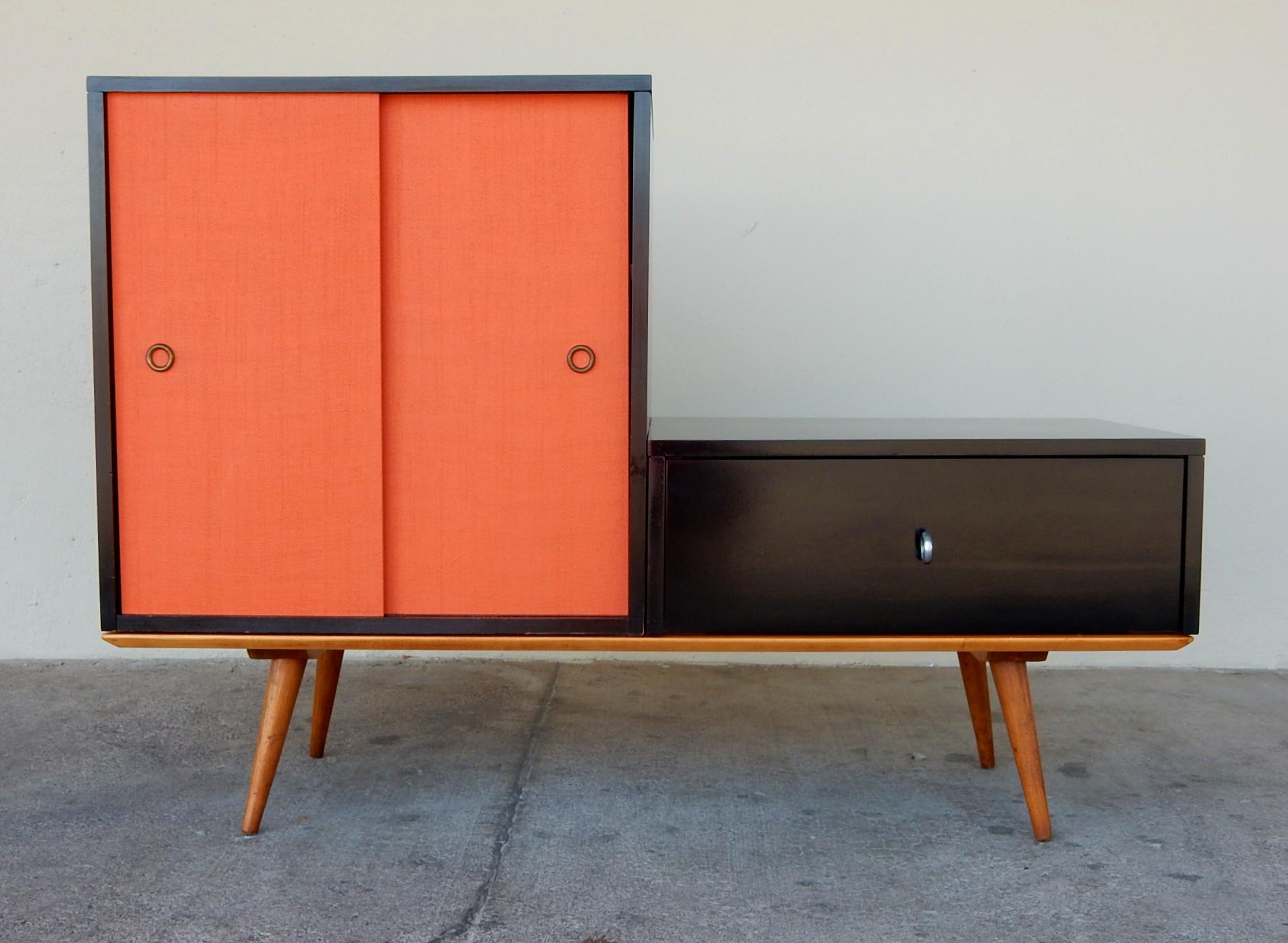Killer midcentury modular unit!
Designed by Paul McCobb for the planner group line of Winchendon Furniture.
The color scheme is amazing!
3 pieces......natural wood low bench, a glossy black lacquer drawer box and sliding door cabinet with rare
