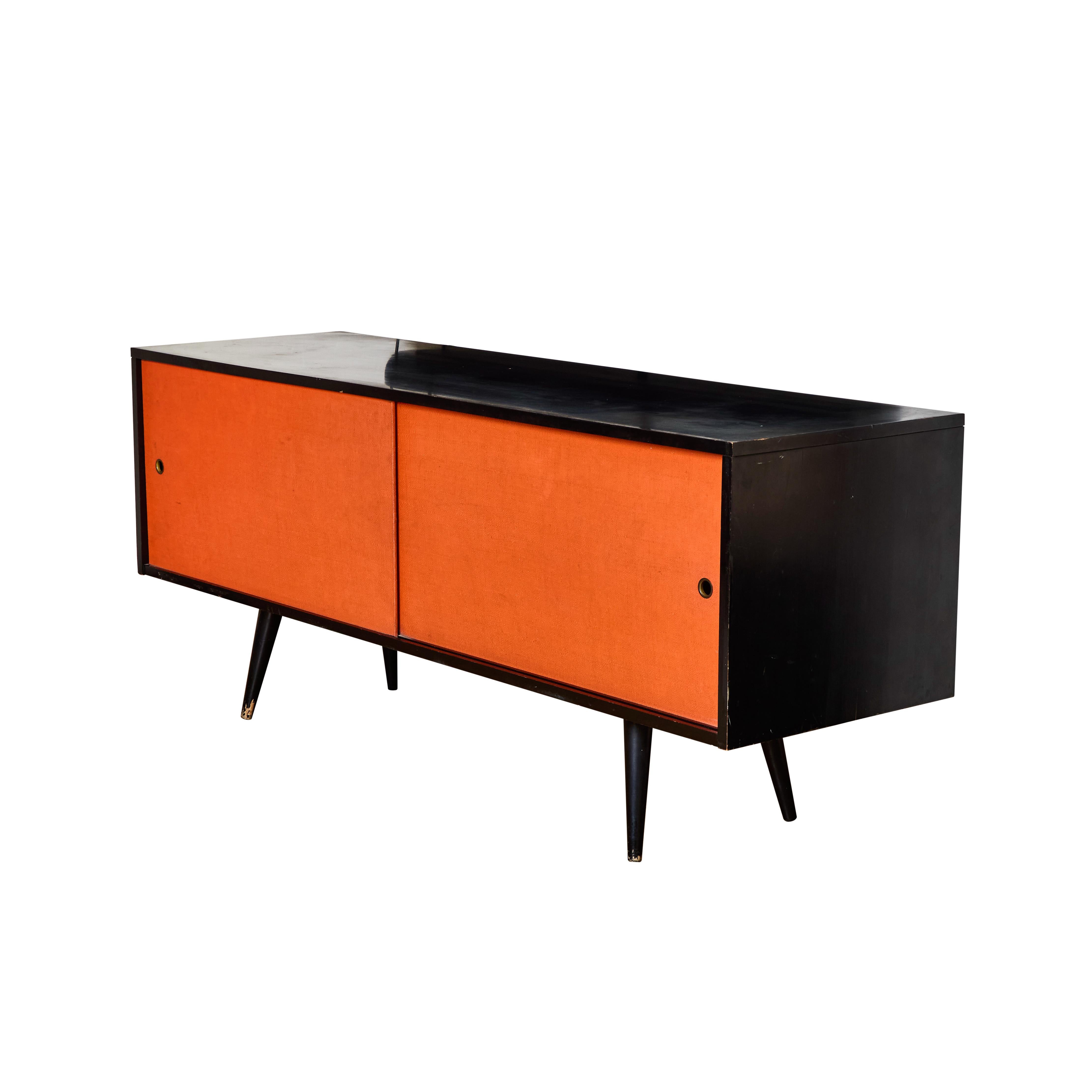 Credenza arancione e nera Paul McCobb del 1950 per Planner Group In condizioni buone in vendita a Glendale, CA