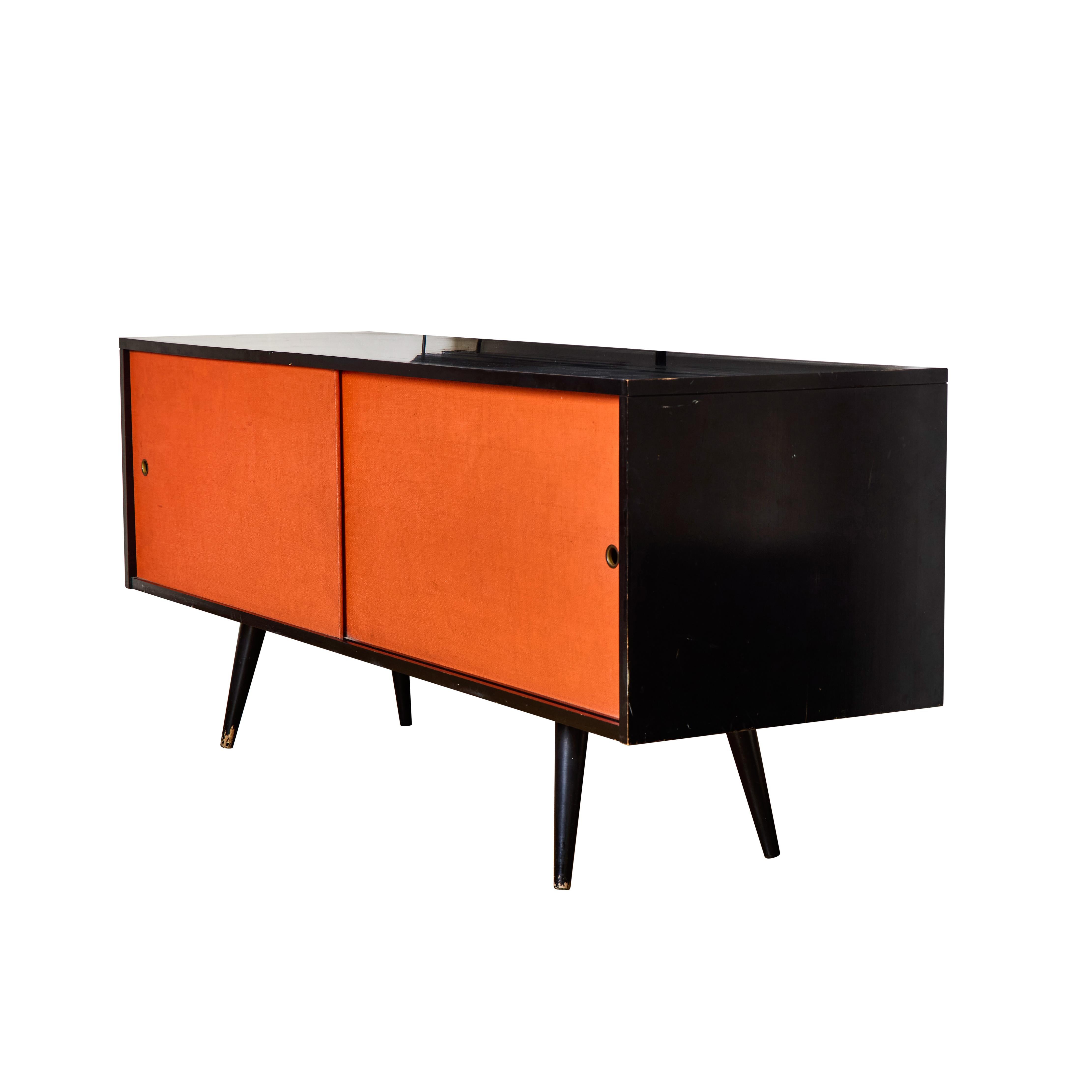 Ottone Credenza arancione e nera Paul McCobb del 1950 per Planner Group in vendita