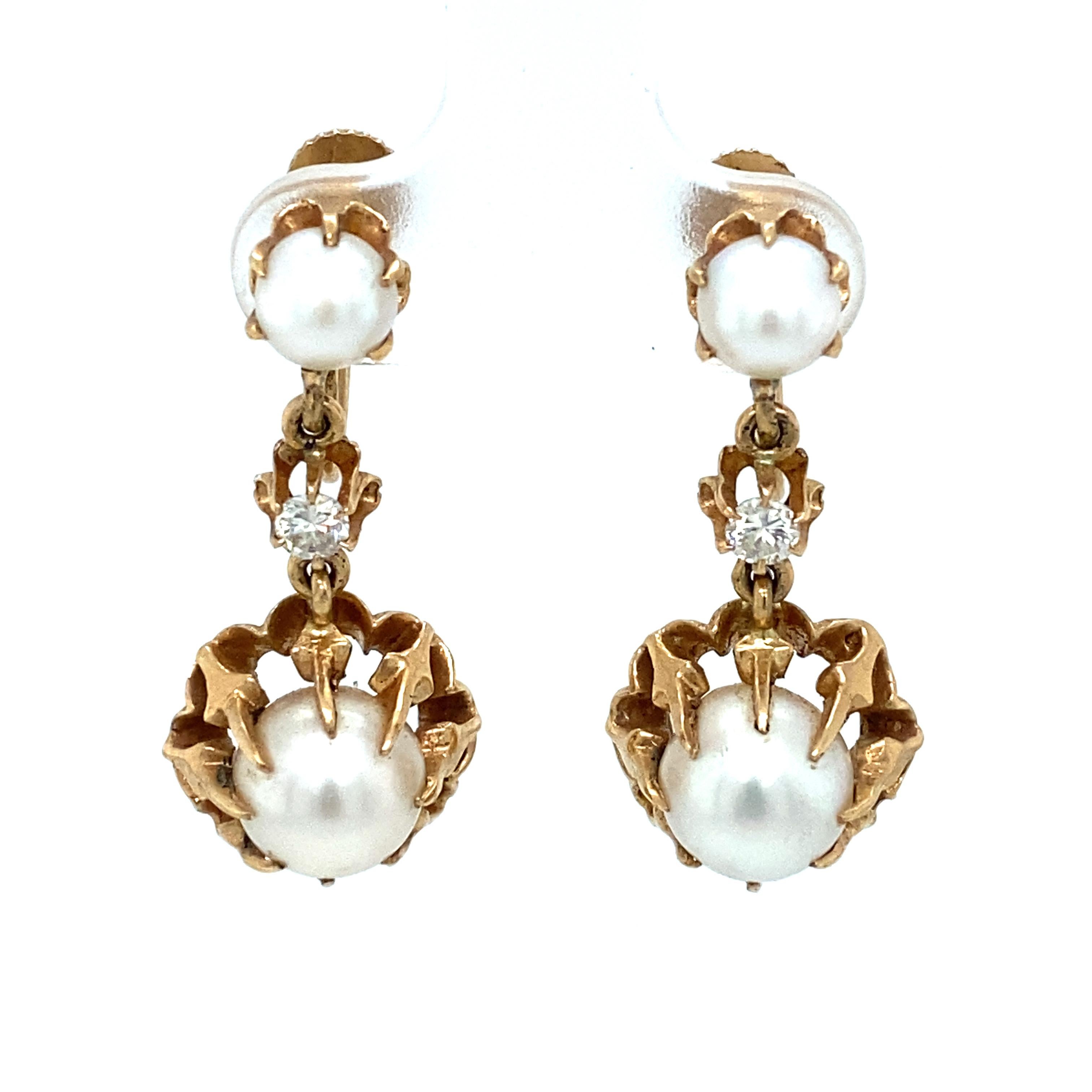 1950er Perlen- und Diamant-Ohrringe ohne Lochmuster aus 14 Karat Gold für Damen oder Herren im Angebot