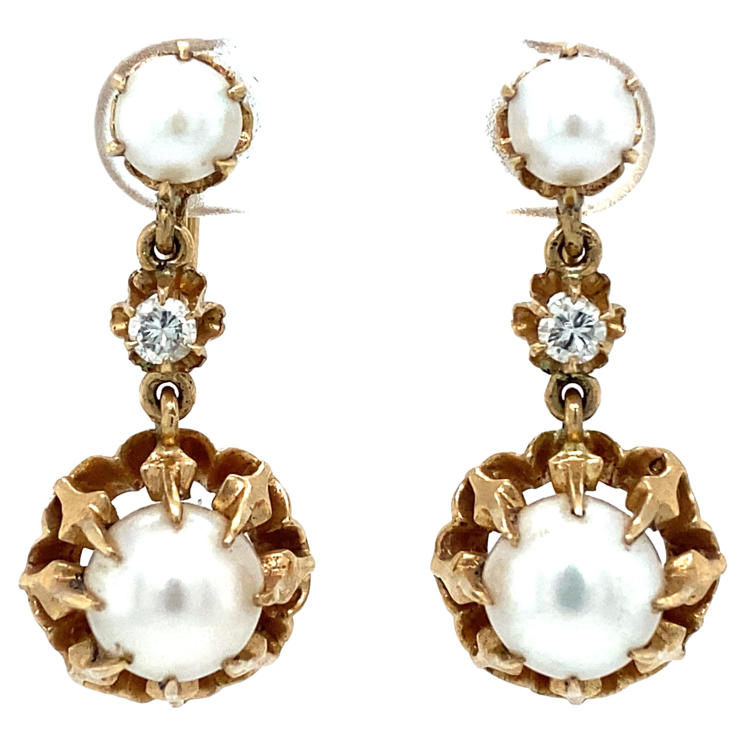 1950er Perlen- und Diamant-Ohrringe ohne Lochmuster aus 14 Karat Gold