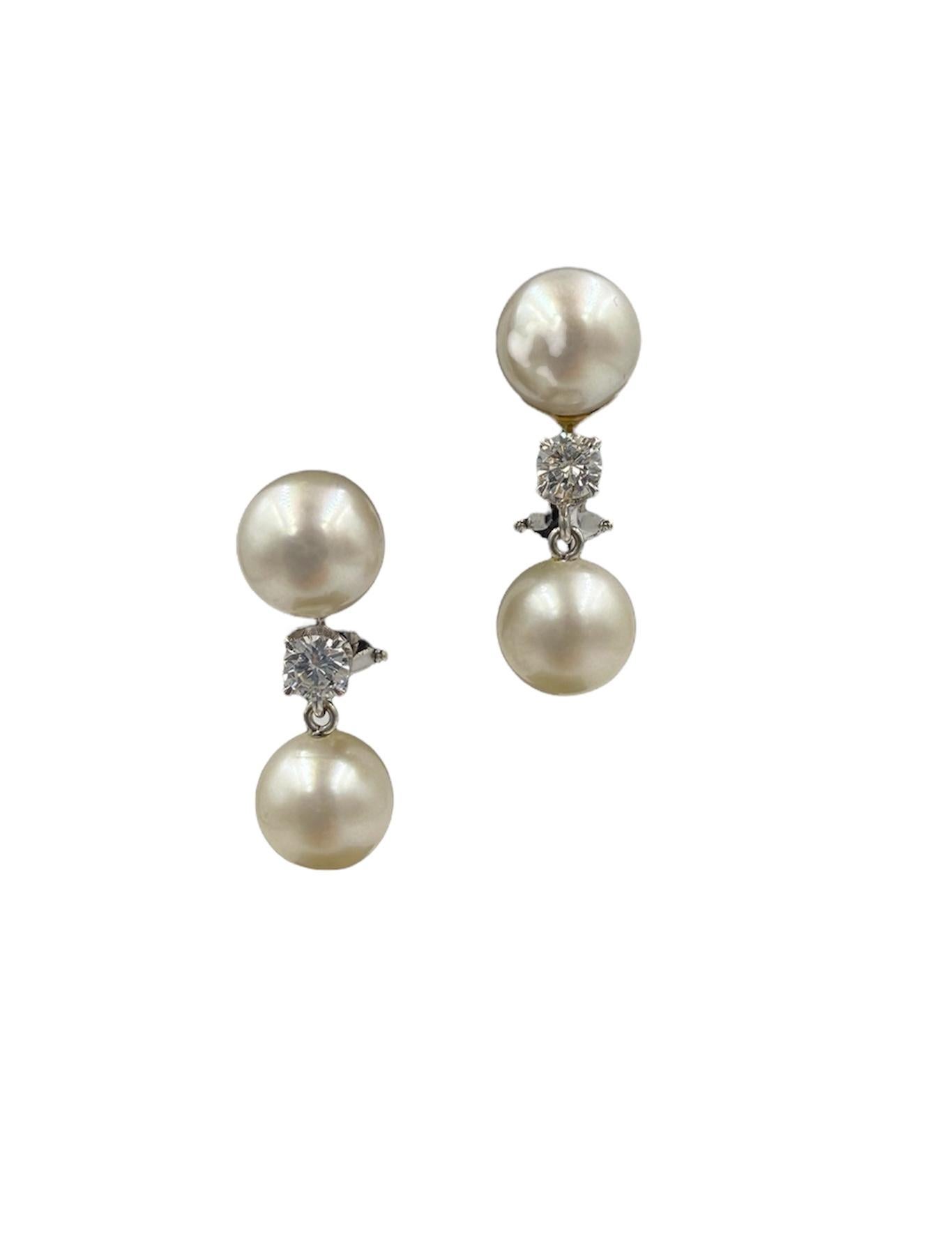 Boucles d'oreilles pendantes en or blanc 14k avec perles et diamants des années 1950 en vente 5