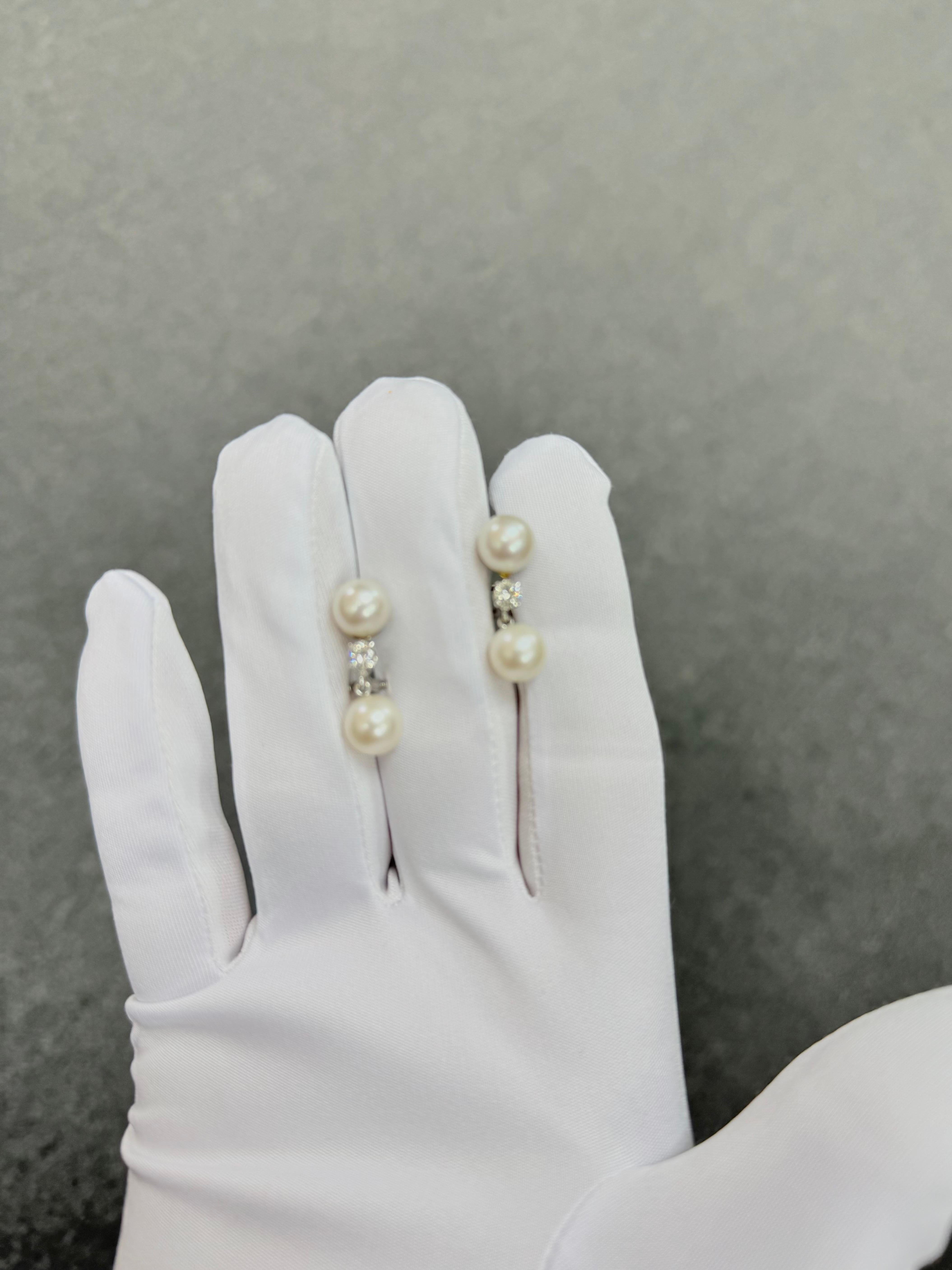 Boucles d'oreilles pendantes en or blanc 14k avec perles et diamants des années 1950 en vente 2