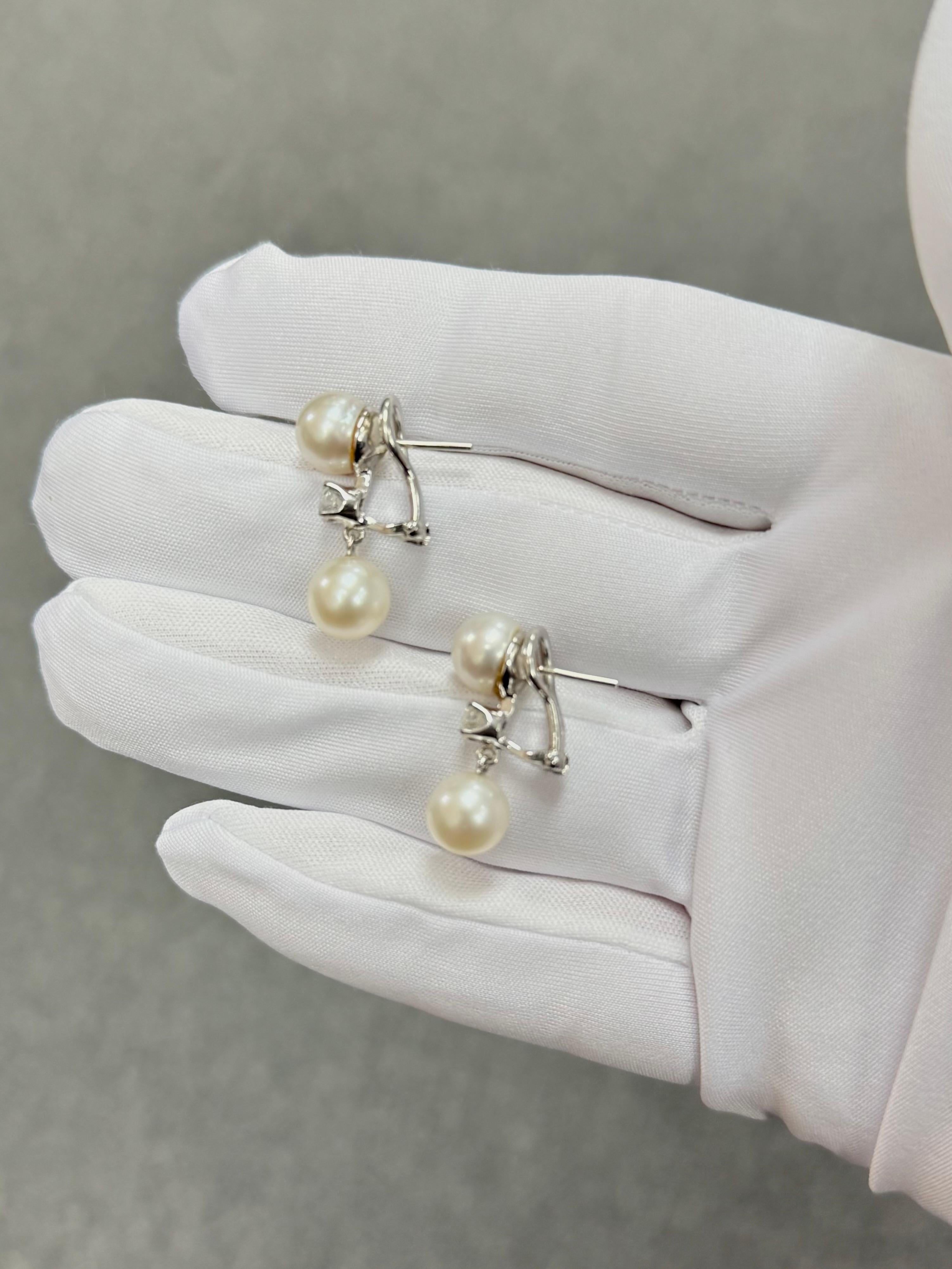 Boucles d'oreilles pendantes en or blanc 14k avec perles et diamants des années 1950 en vente 3