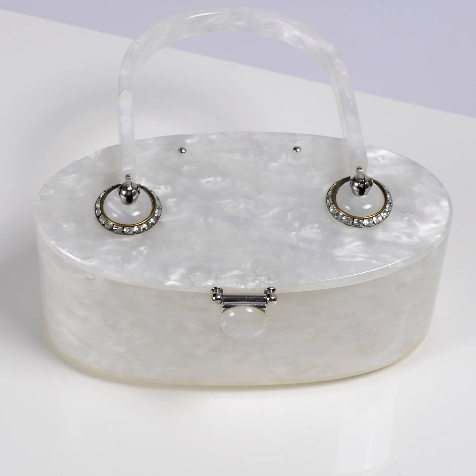 1950s Pearlized Ivory Marbleized White Oval Lucite Handbag w Rhinestone Accents In Excellent Condition In Portland, OR