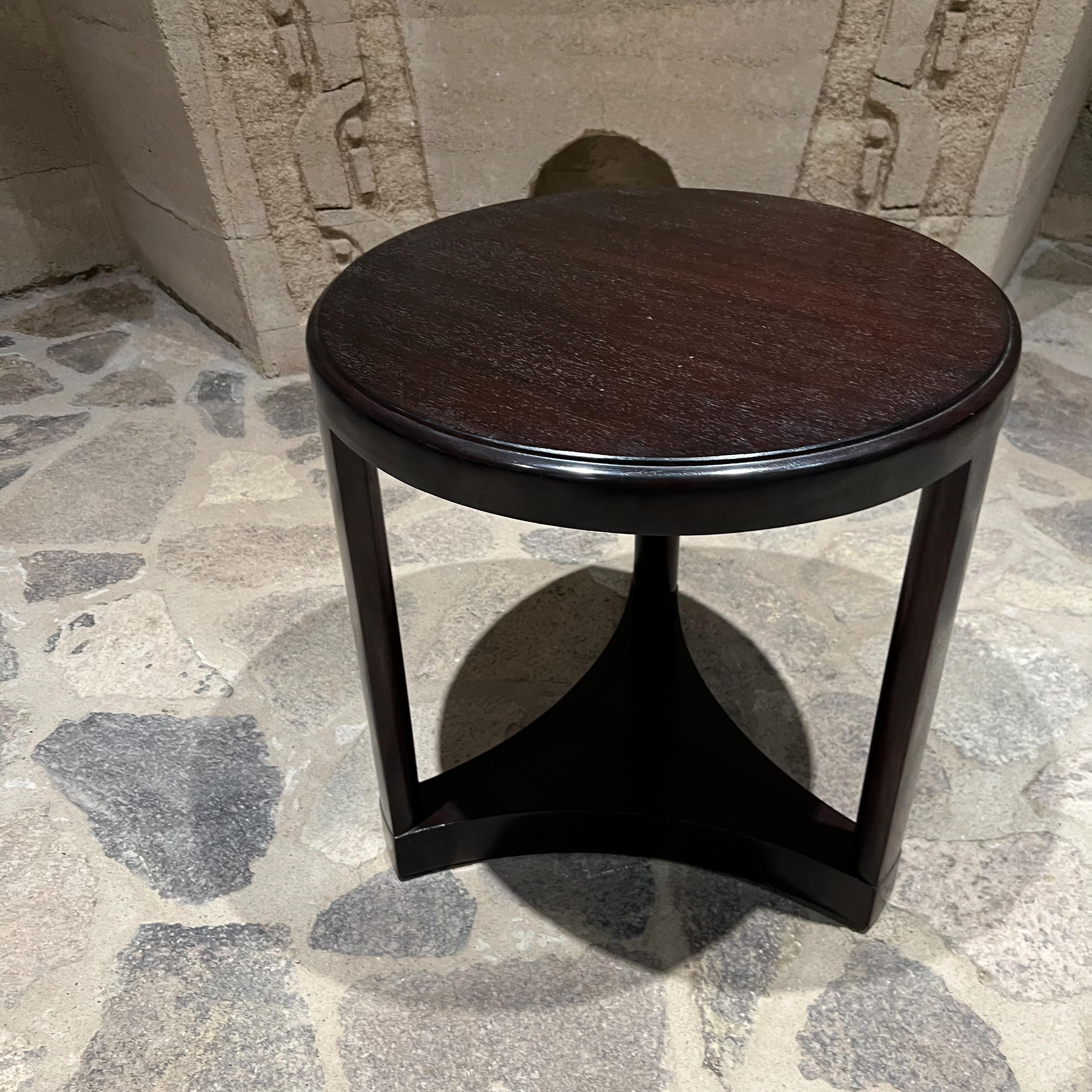Side Table
From DUNBAR Edward Wormley design Berne Indiana
Round side table restored in rich dark brown. Original paper label present.
21.25 tall x 21 in diameter
Preowned condition original vintage restored.
Refer to images provided.

