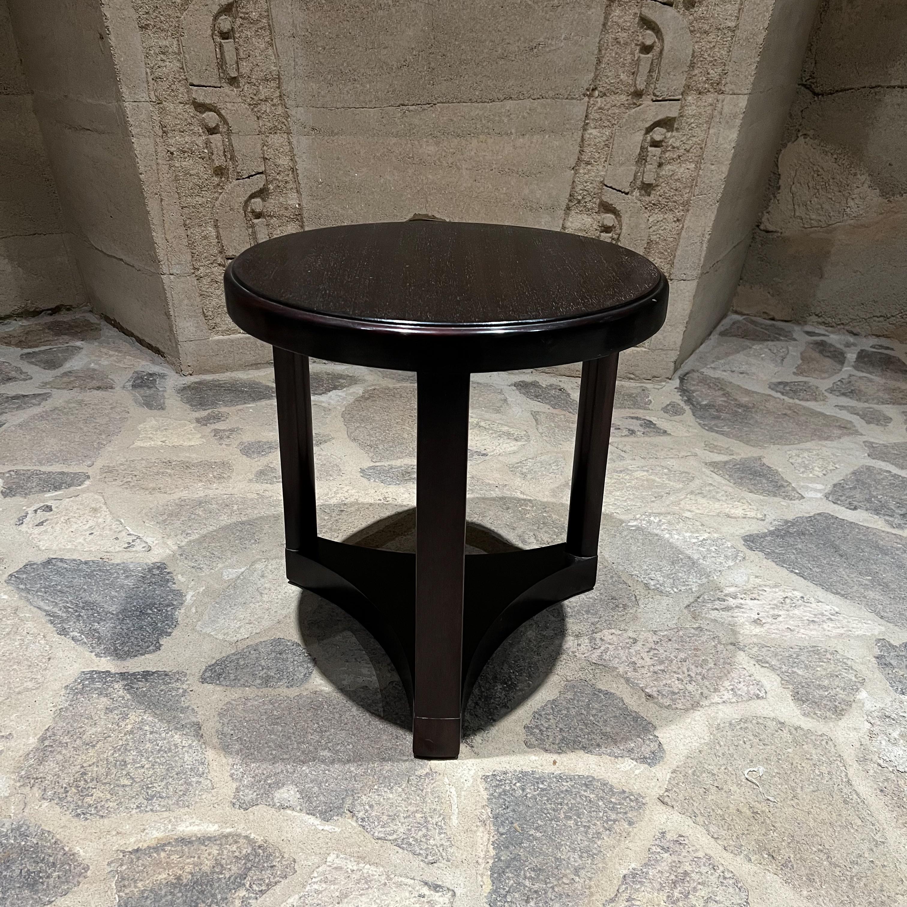 1950s Pedestal Round Side Table by Edward Wormley Dunbar Berne Indiana Restored In Good Condition In Chula Vista, CA