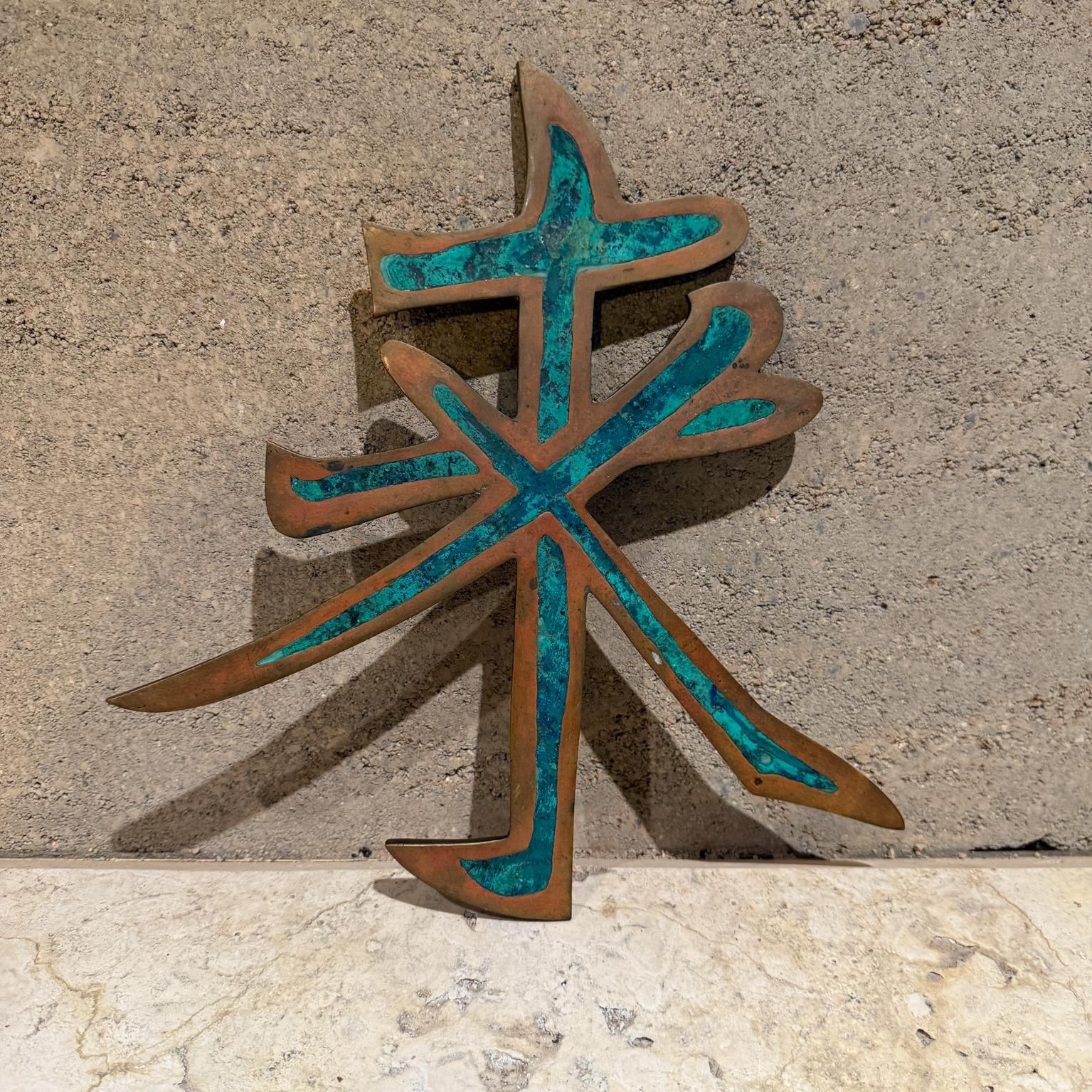 1950 Pepe Mendoza Scultura di lettere cinesi in ottone e malachite Messico in vendita 3