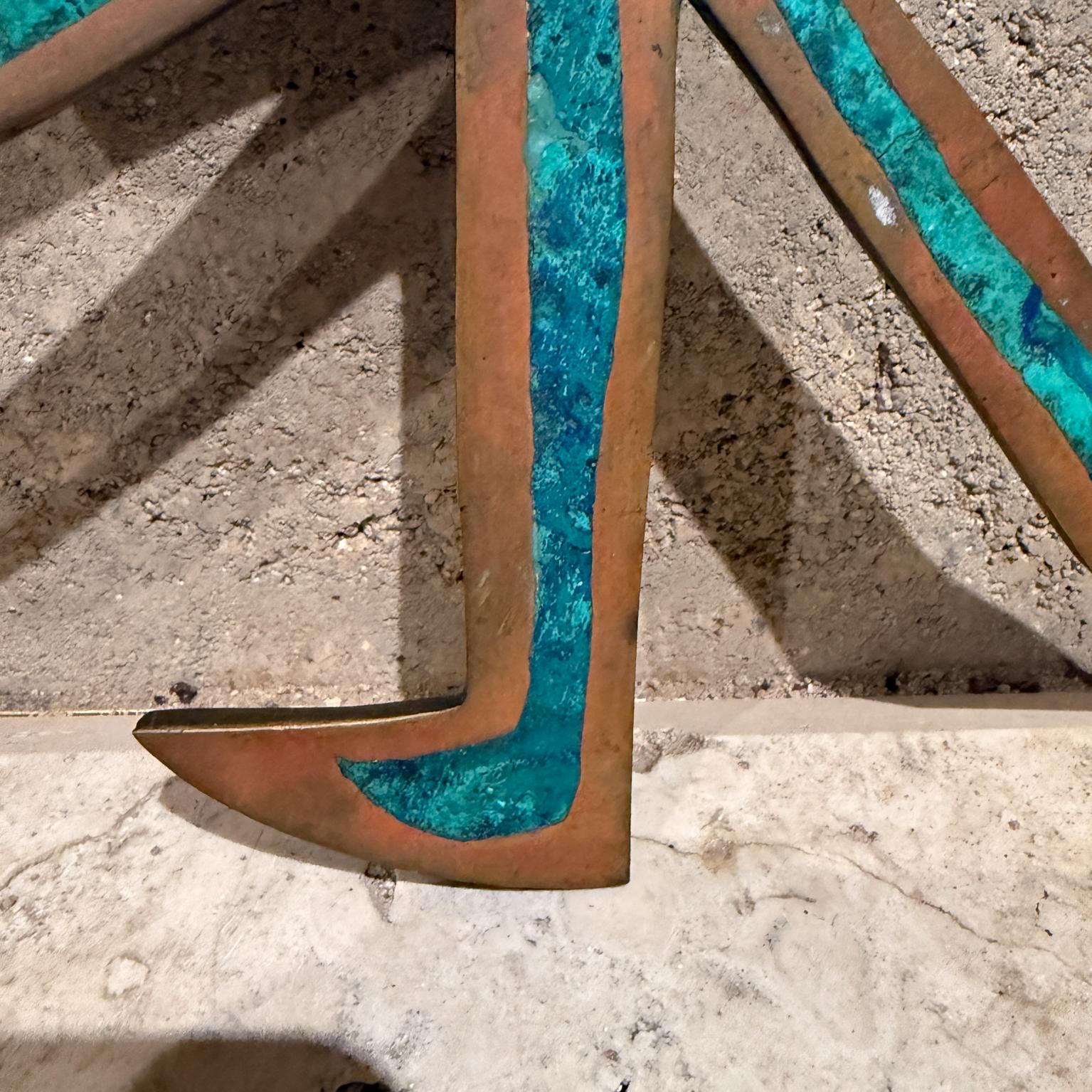 1950 Pepe Mendoza Scultura di lettere cinesi in ottone e malachite Messico in vendita 7