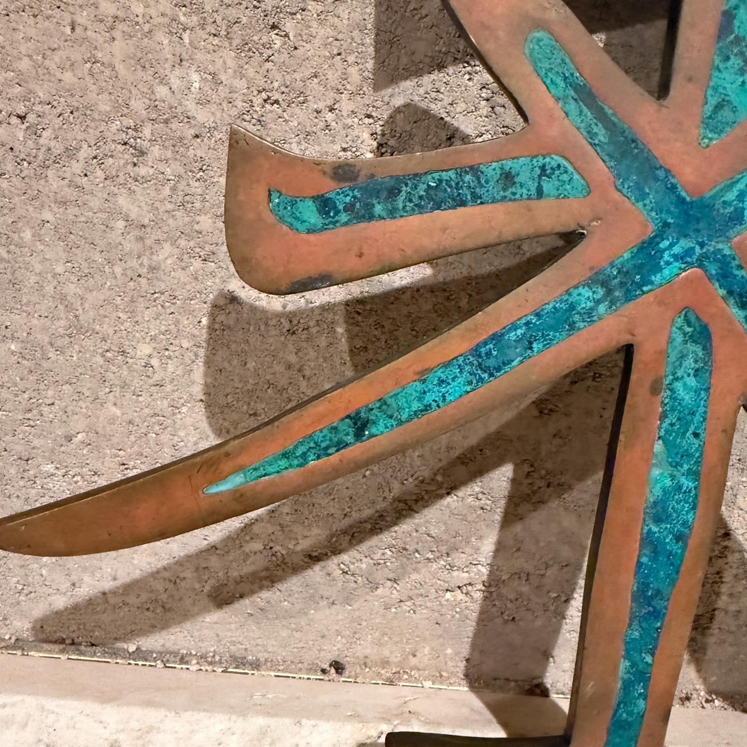 1950 Pepe Mendoza Scultura di lettere cinesi in ottone e malachite Messico in vendita 9