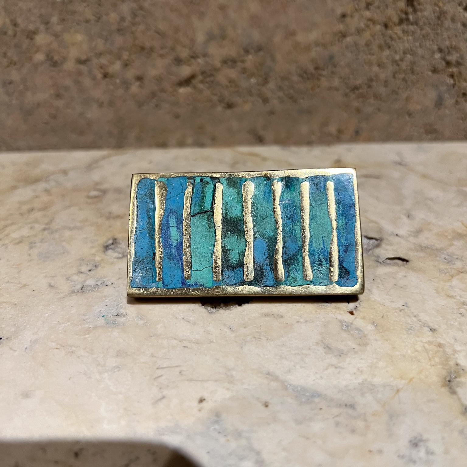 AMBIANIC presents
1950s Pepe Mendoza Rectangular Mayan Small Pull Malachite Brass Mexico
Stamped by artist
1.5 h x 2.5 long x 1 d
Original vintage condition
Refer to images listed