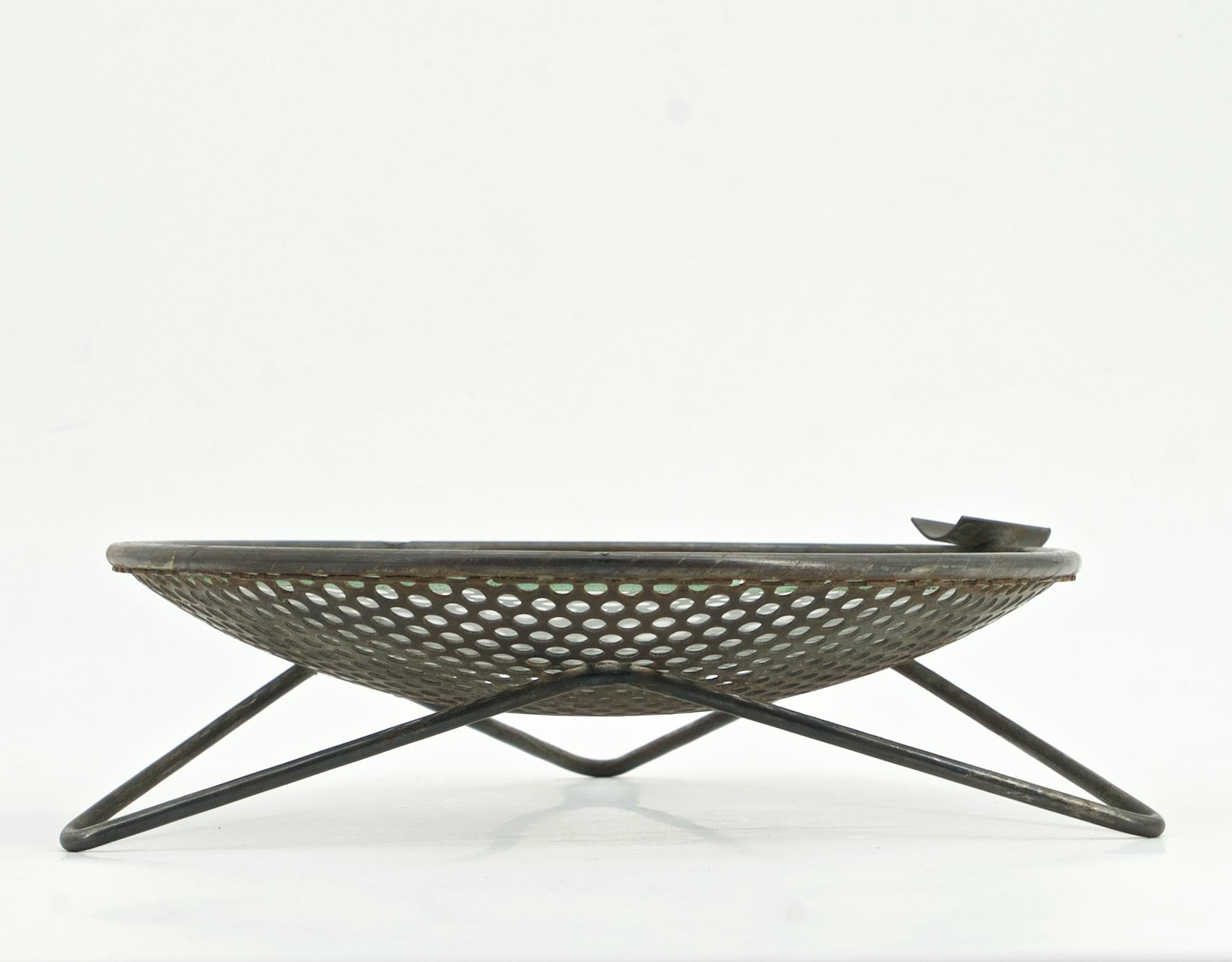 Welded 1950s Perforated Metal Atomic Dish Ashtray Nº S30 by Richard Galef Ravenware For Sale