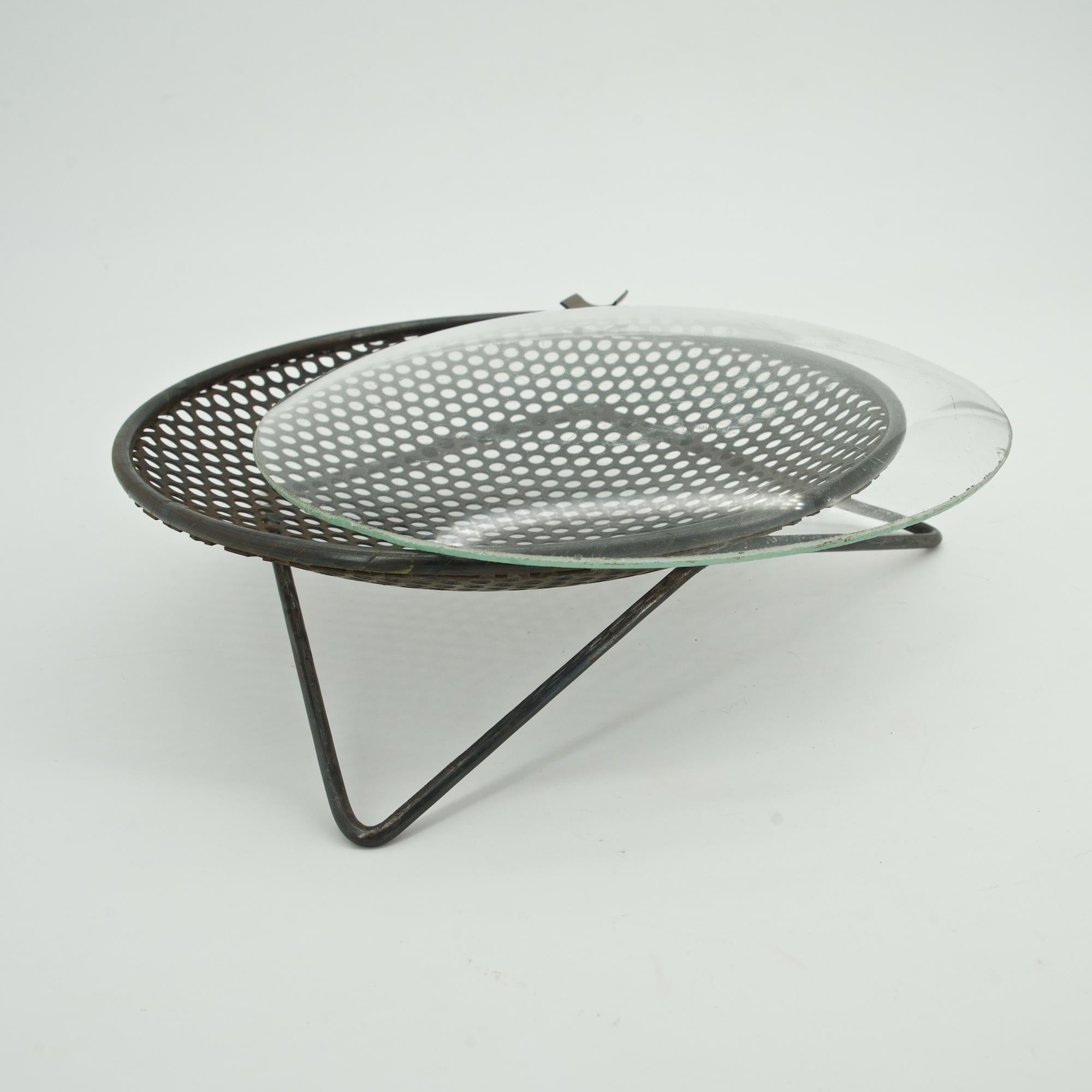 1950s Perforated Metal Atomic Dish Ashtray Nº S30 by Richard Galef Ravenware In Good Condition For Sale In Hyattsville, MD