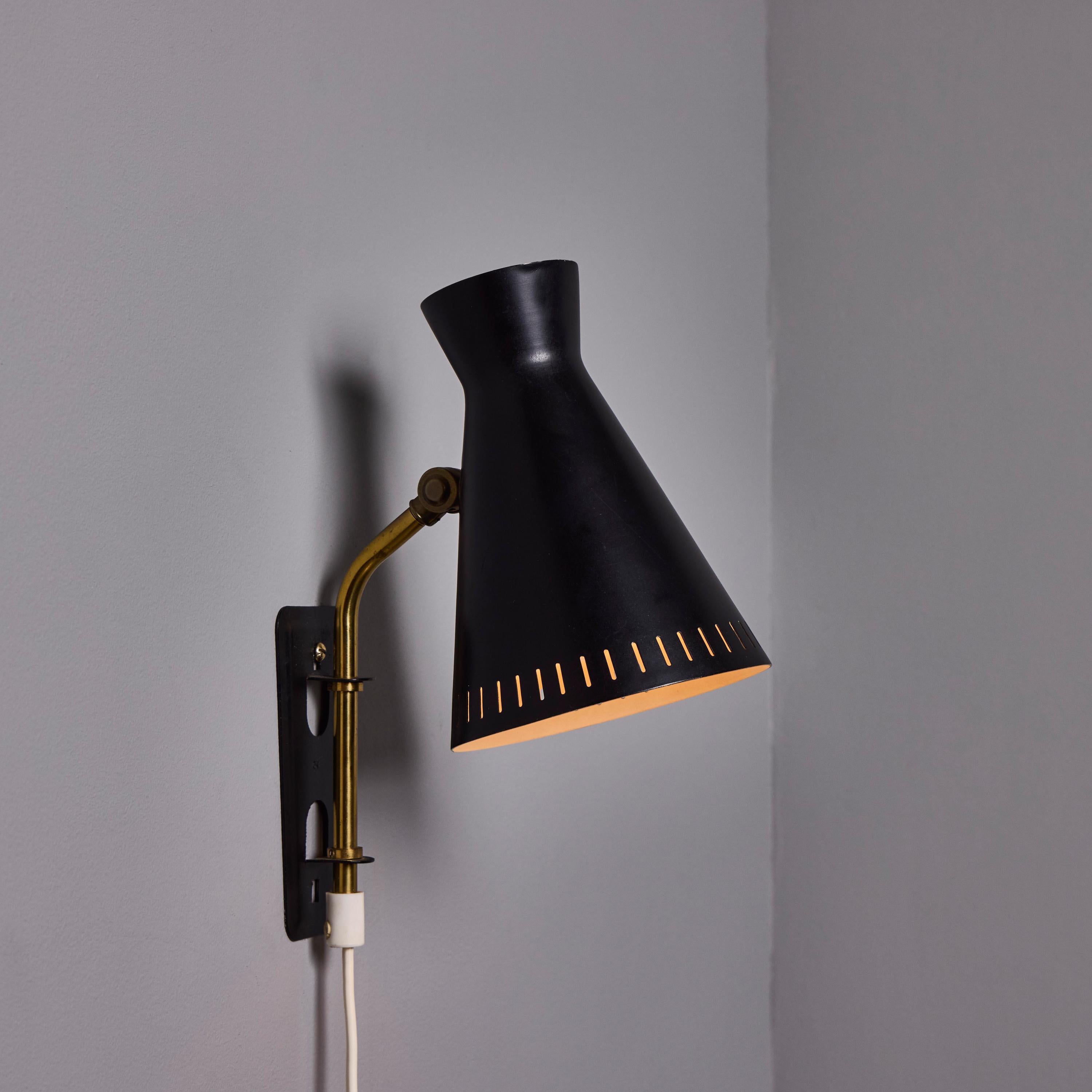 1950s Perforated Metal Diabolo Plug-In Wall Lamp Attributed to Mauri Almari en vente 4