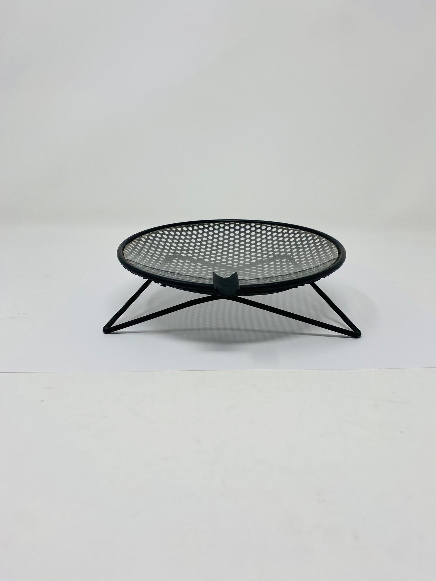 1950s Perforated Metal Mesh Atomic Dish Ashtray Nº S30  Richard Galef Ravenware In Good Condition For Sale In San Diego, CA