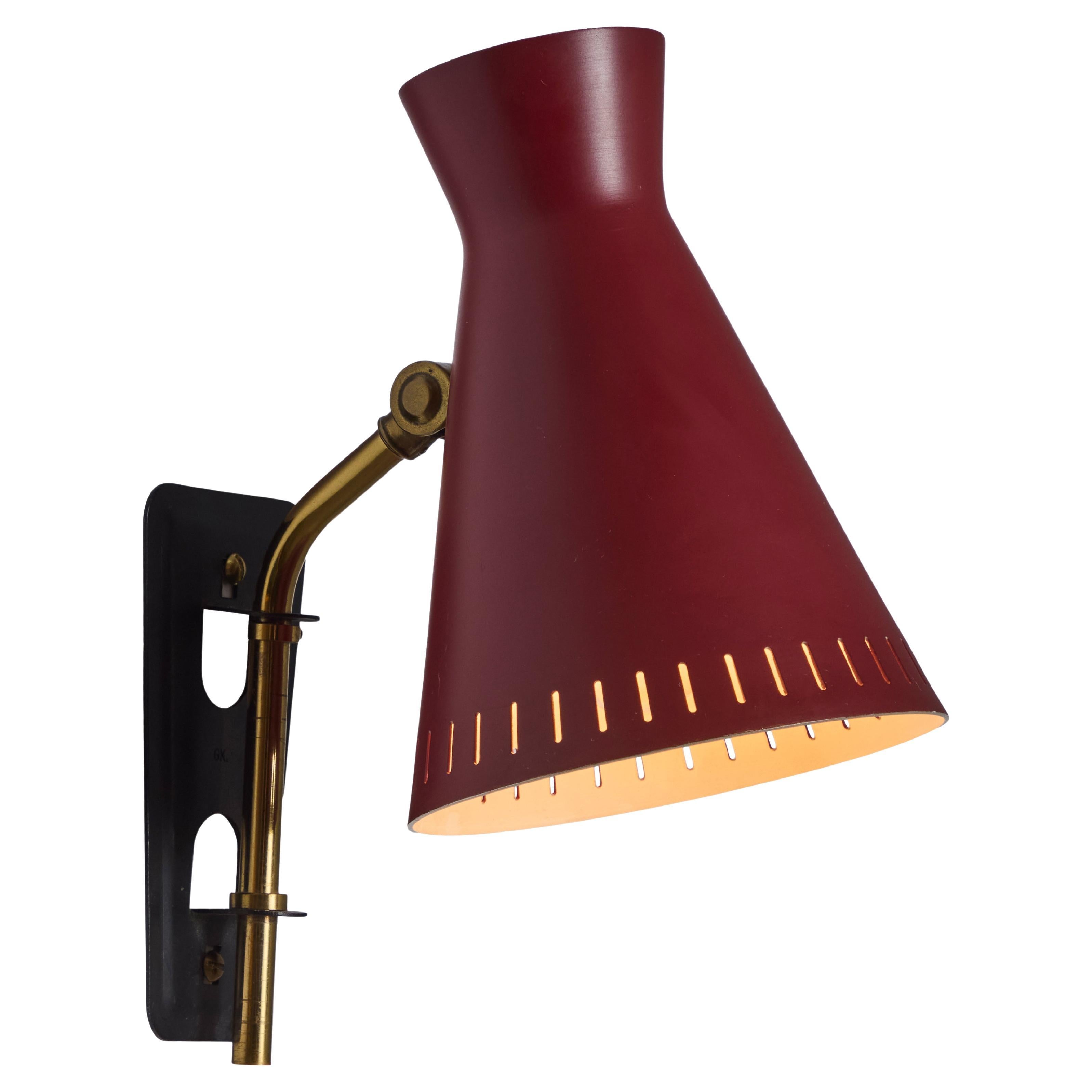 Perforierte rote Diabolo-Wandleuchte mit Stecker, Mauri Almari zugeschrieben, 1950er Jahre