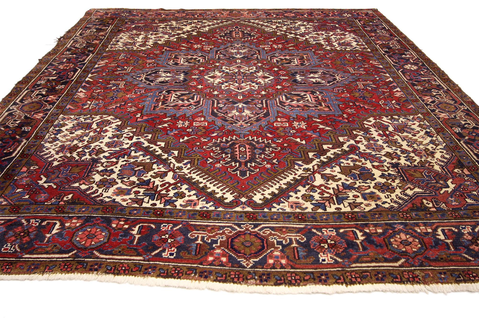 1950's Persian Heriz Rug with Traditional Style Persa en venta
