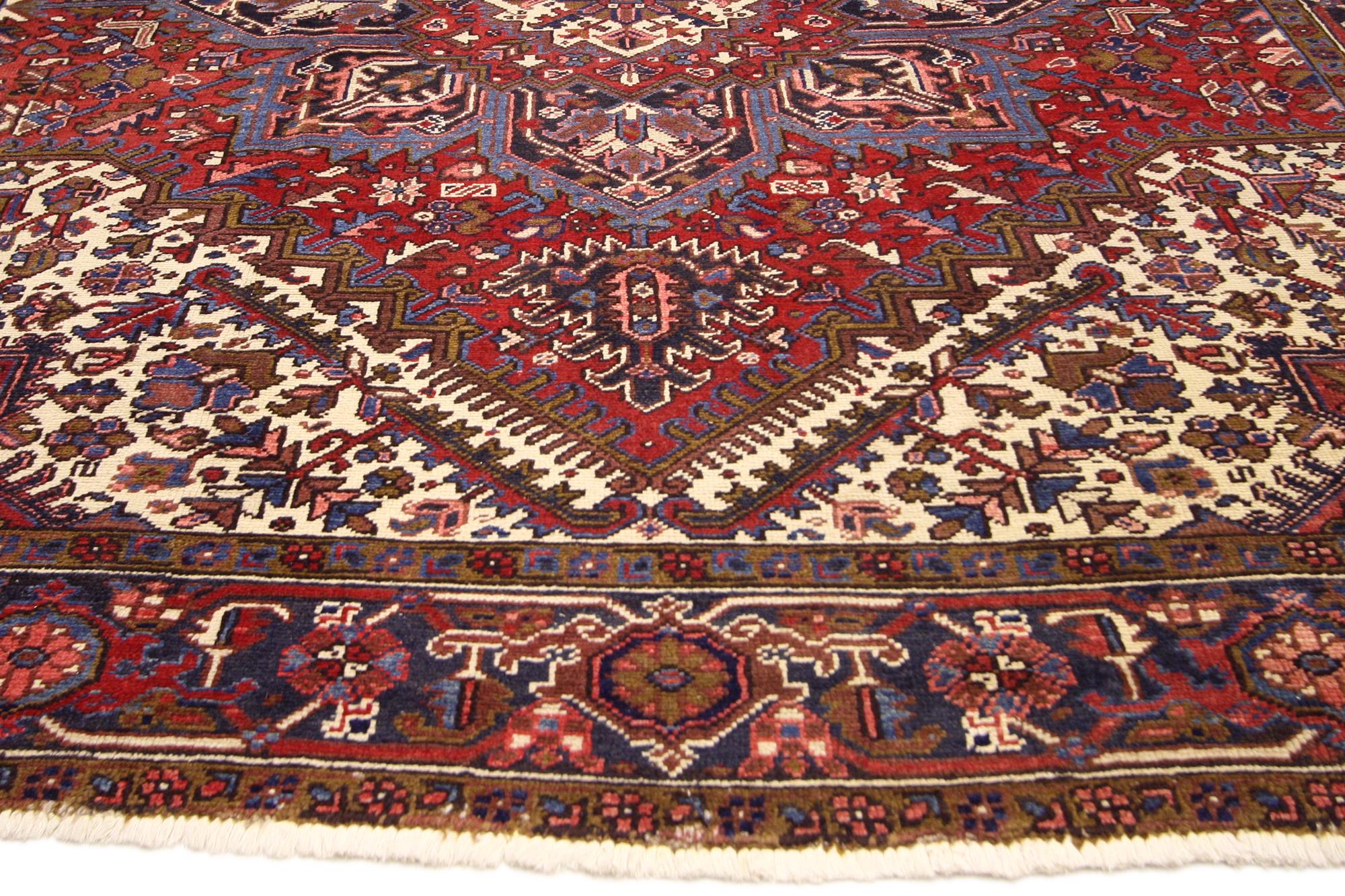 1950's Persian Heriz Rug with Traditional Style Anudado a mano en venta