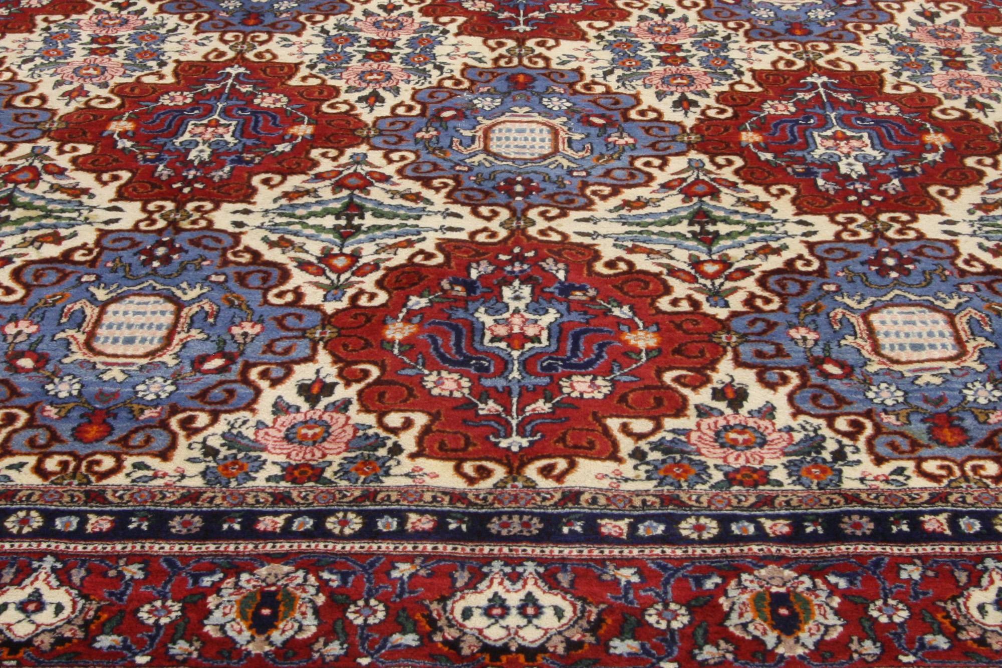 1950's Persian Moud Mood Rug with Traditional Style In Good Condition For Sale In Dallas, TX