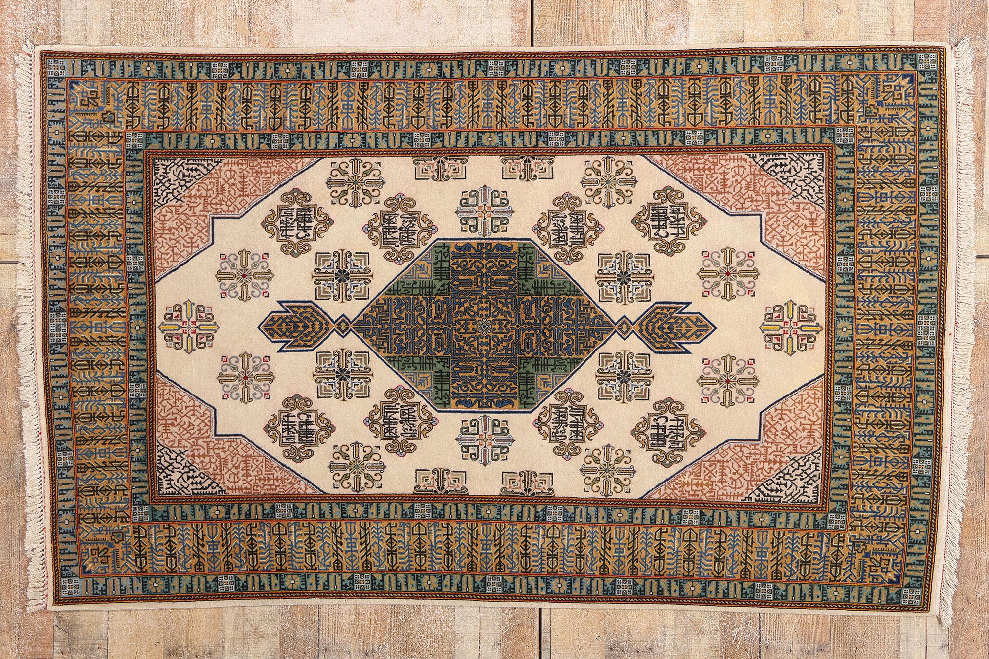 Alfombra persa Nain de 1950 con estilo tradicional y caligrafía cúfica del Corán en venta 2