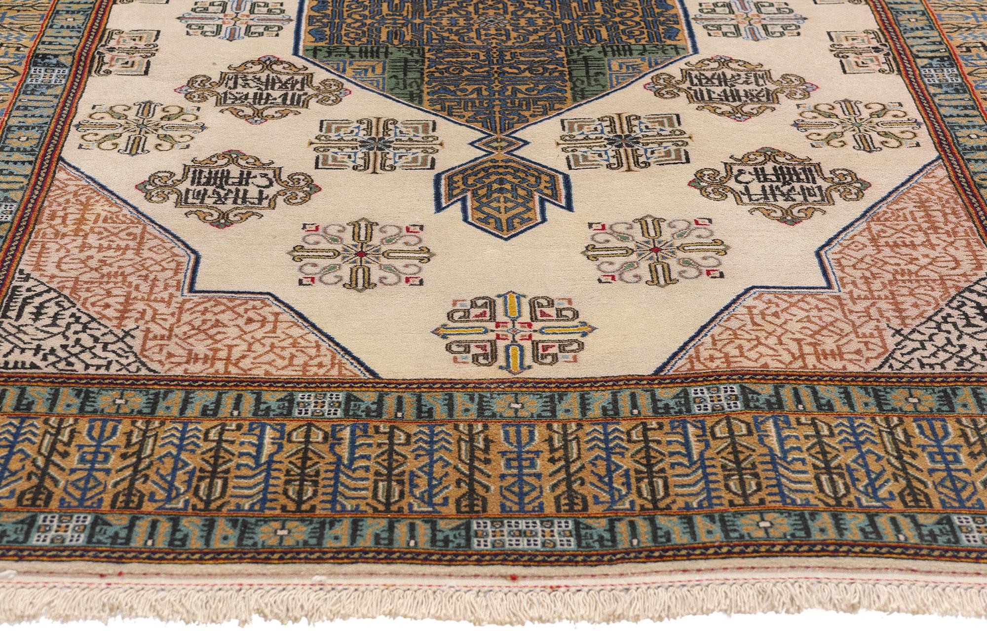Alfombra persa Nain de 1950 con estilo tradicional y caligrafía cúfica del Corán Persa en venta