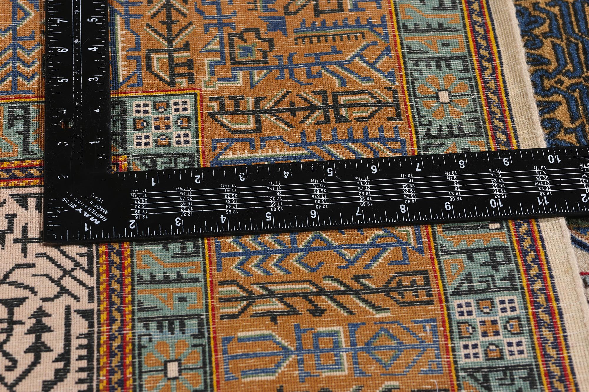 Alfombra persa Nain de 1950 con estilo tradicional y caligrafía cúfica del Corán siglo XX en venta