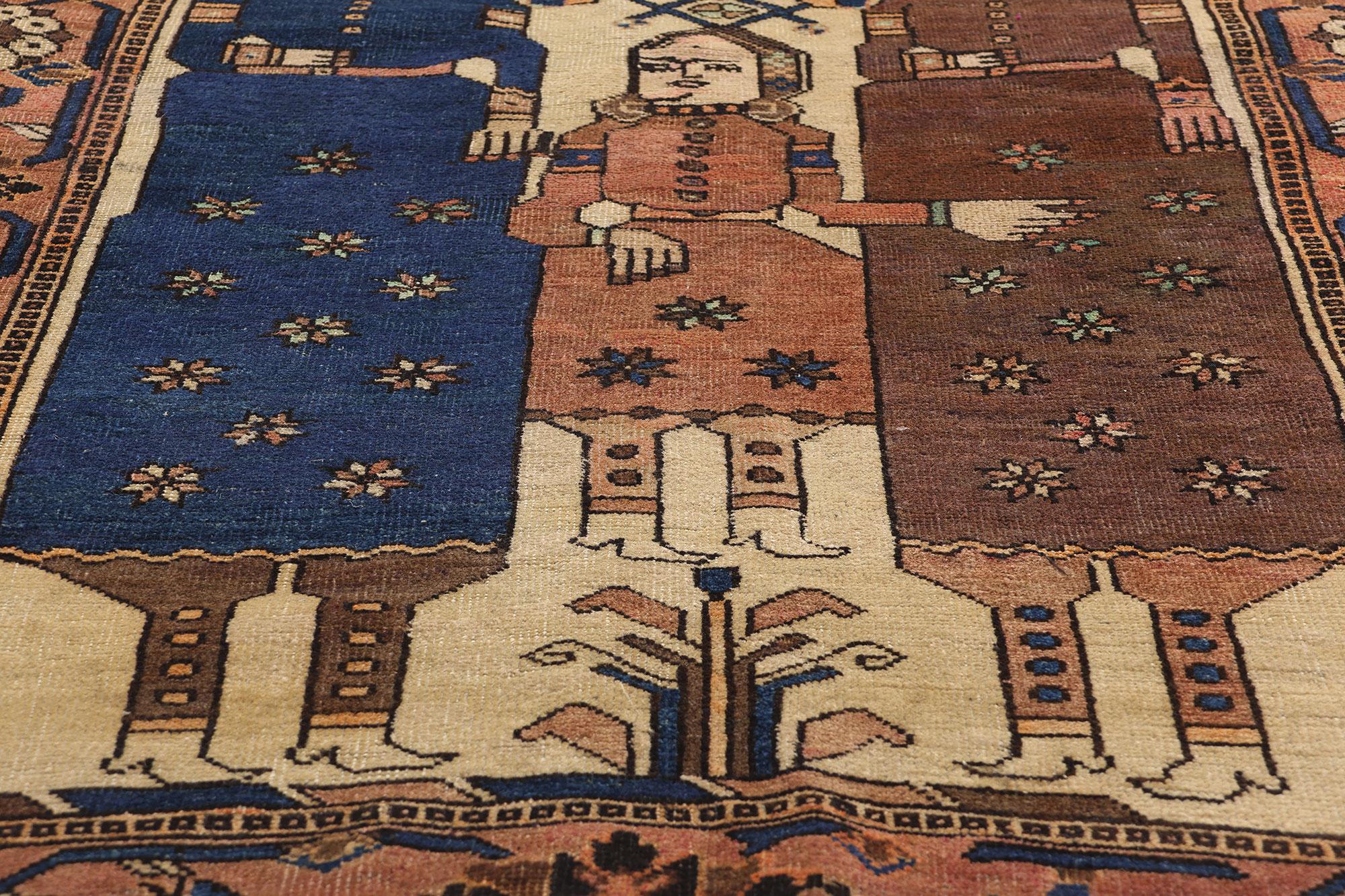 1950's Persian Shiraz Pictorial Carpet with Traditional Style In Good Condition For Sale In Dallas, TX