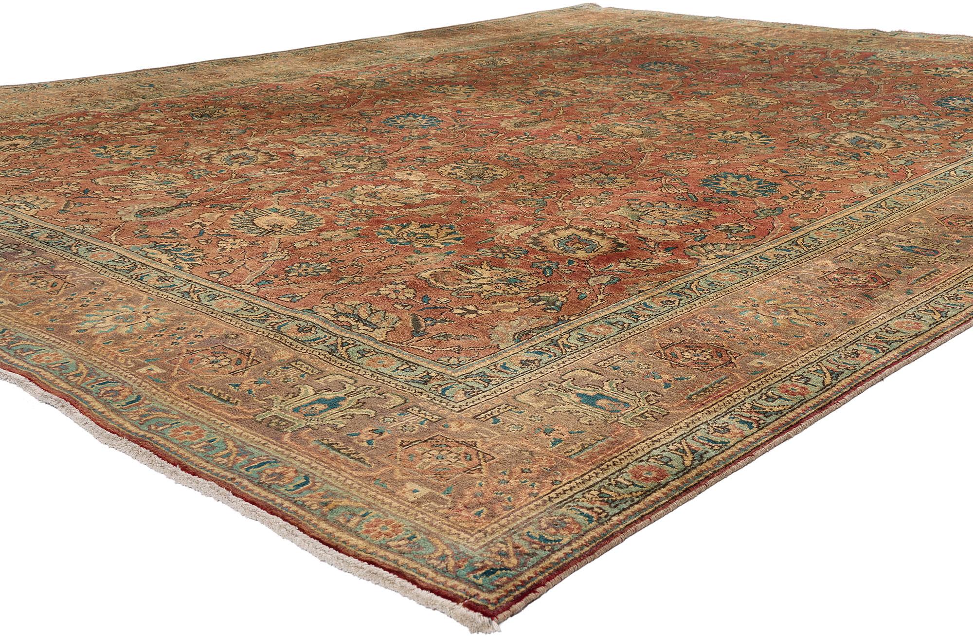 76271, alter persischer Täbriz-Teppich im traditionellen Stil. Dieser handgeknüpfte Teppich aus alter persischer Tabriz-Wolle zeichnet sich durch ein botanisches Allover-Muster aus Lotus, Palmetten und Blumenranken aus, das von einer klassischen