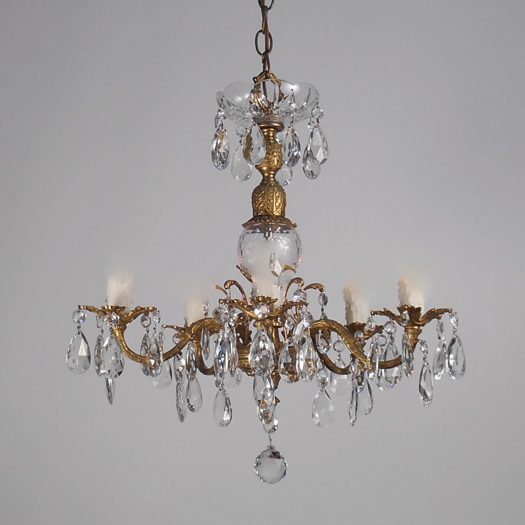 Nicely detailed brass chandelier with high quality crystals. Each intricately detailed arm supports a beautiful acanthus leaf Boesch and ivory-colored 2
