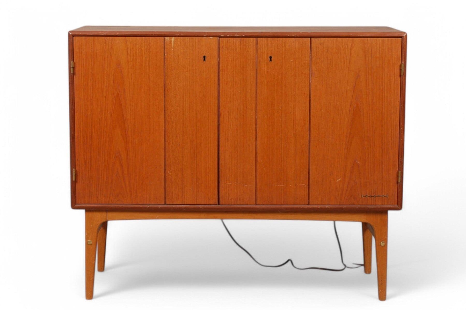 Origin: Denmark
Designer: Unknown
Manufacturer: Philips
Era: 1960s
Materials: Teak
Measurements: 40″ wide x 14″ deep x 33.5″ tall