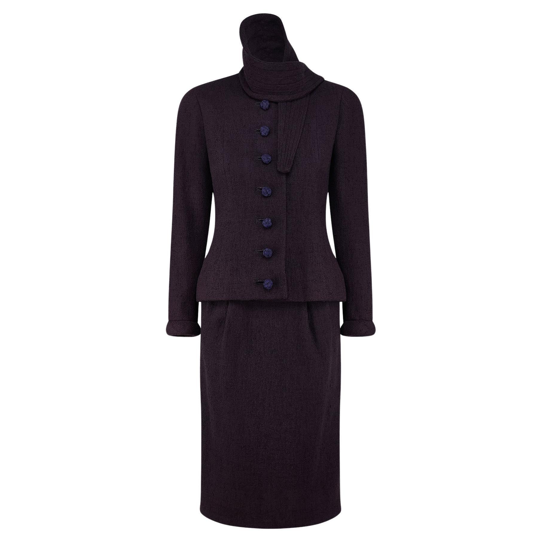 Traje de falda de lana de alta costura Pierre Cardin Couture berenjena Boucle de los años 50