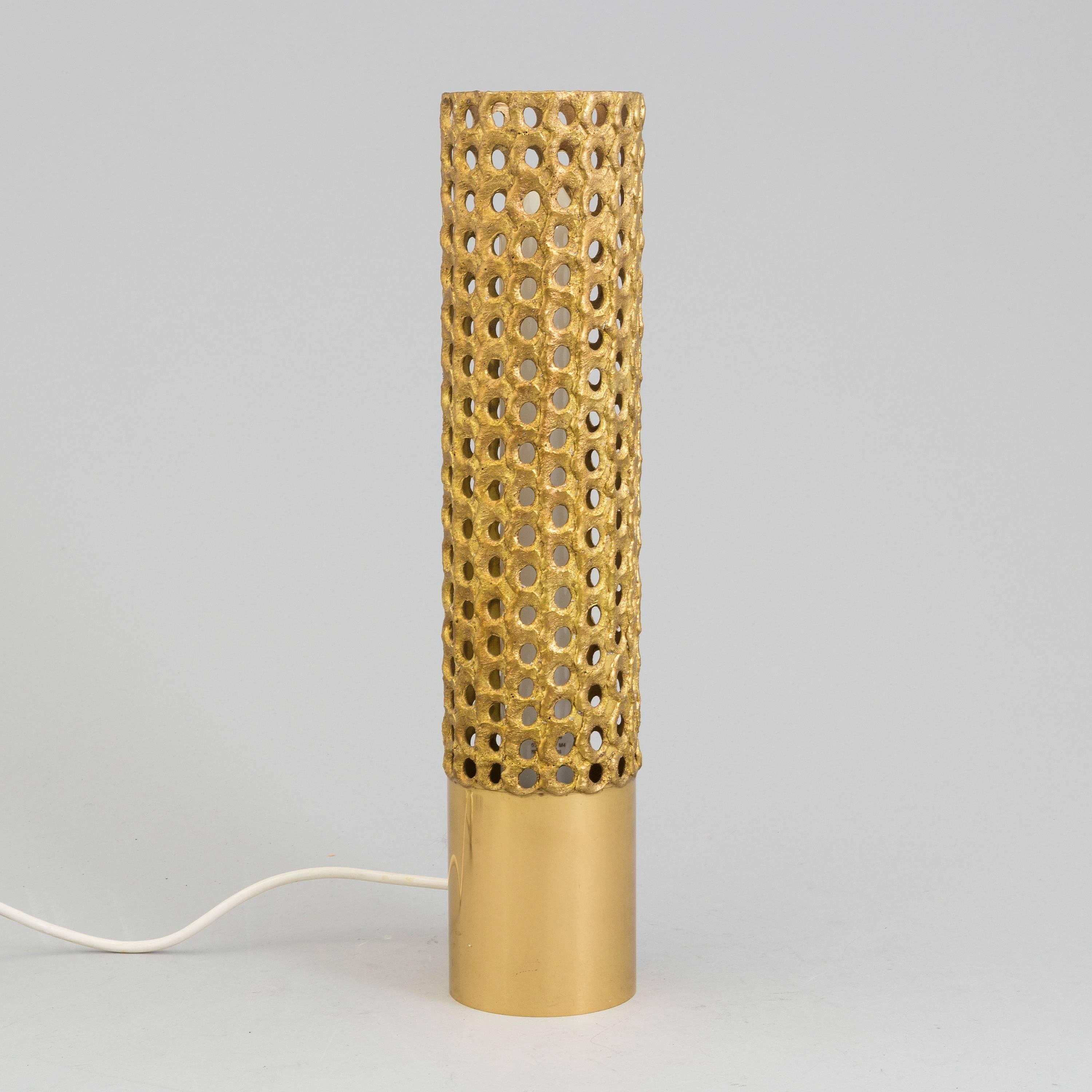 1950s Pierre Forsell brass table lamp for Skultuna. Executed in brass, this exquisitely refined sculptural table lamp is rightly celebrated as Forsell's most iconic lighting design. 

Wiring professionally updated for US electrical. Accommodates a
