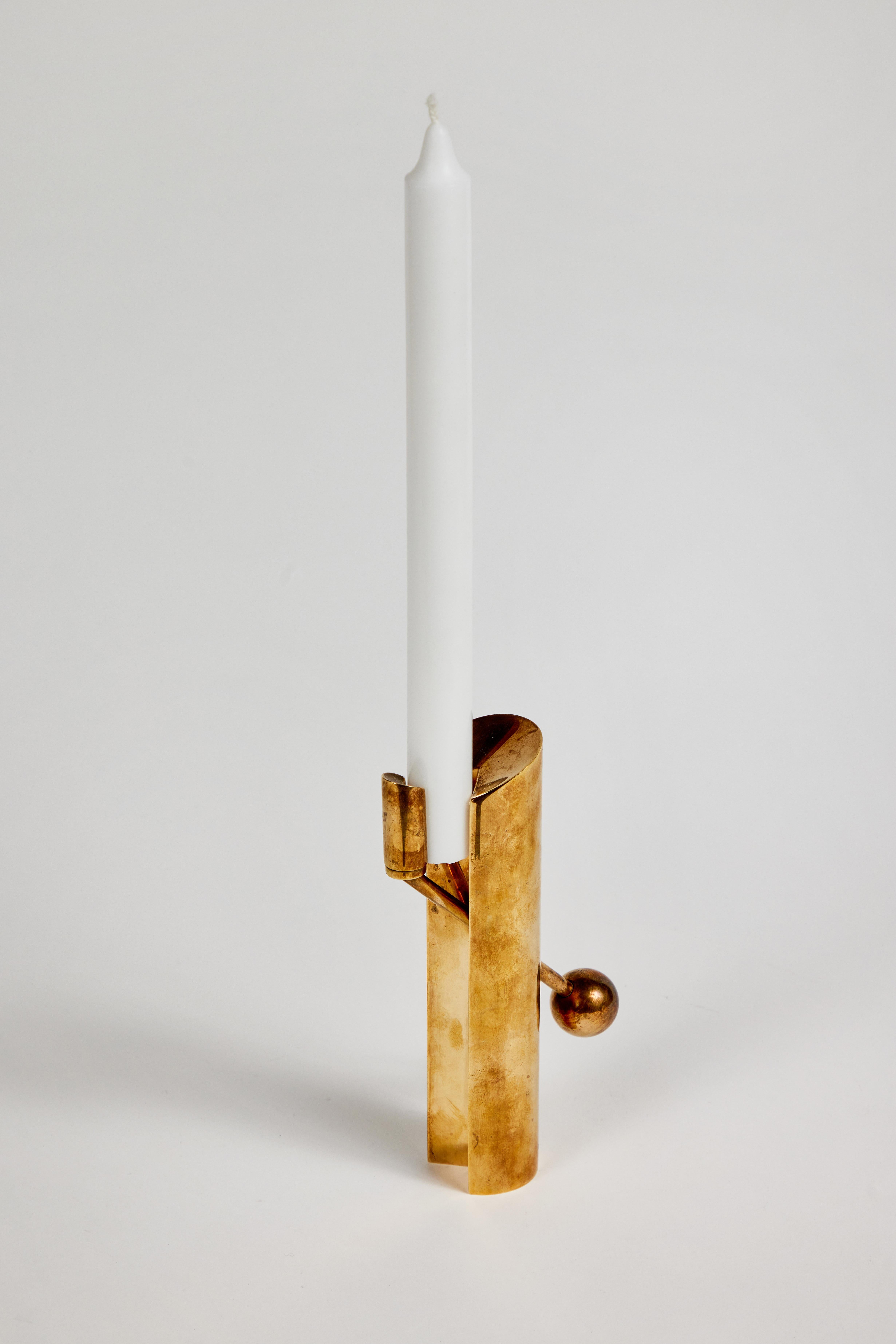 1950er Jahre Pierre Forsell Modell #1607 Messing-Kerzenhalter für Skultuna (Schwedisch) im Angebot