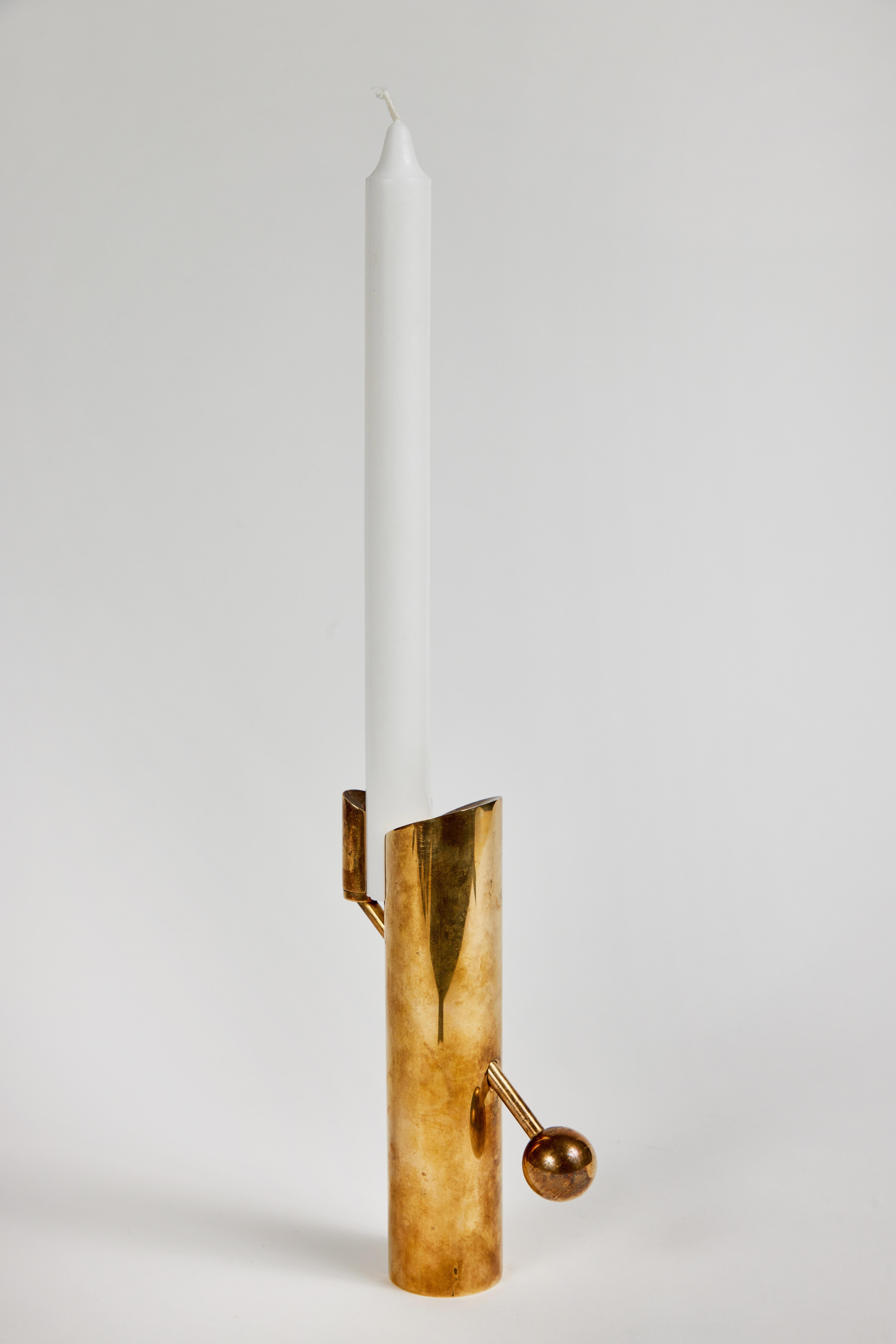 1950er Jahre Pierre Forsell Modell #1607 Messing-Kerzenhalter für Skultuna im Angebot 1