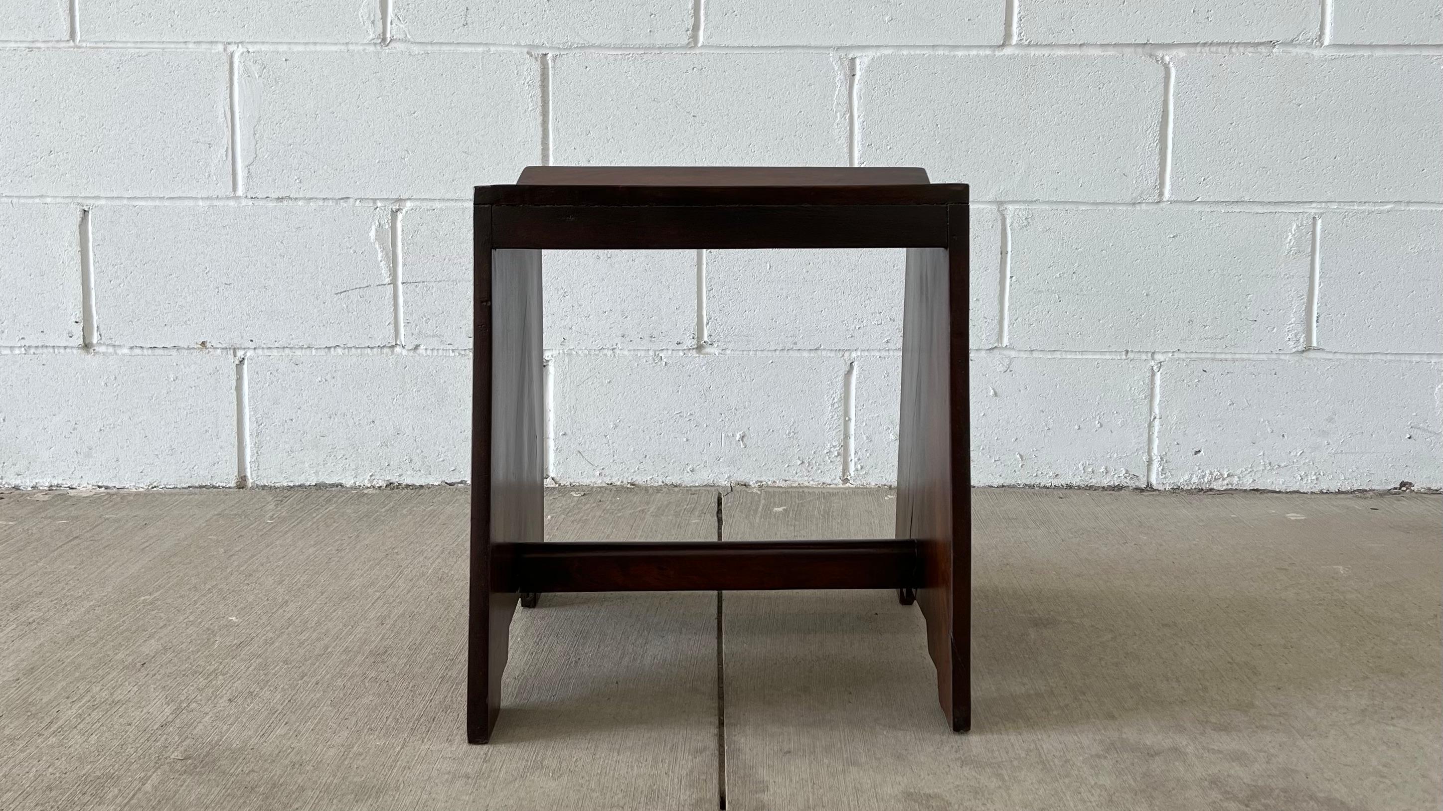 1950er Pierre Jeanneret Nähhocker für Chandigarh (Moderne der Mitte des Jahrhunderts) im Angebot