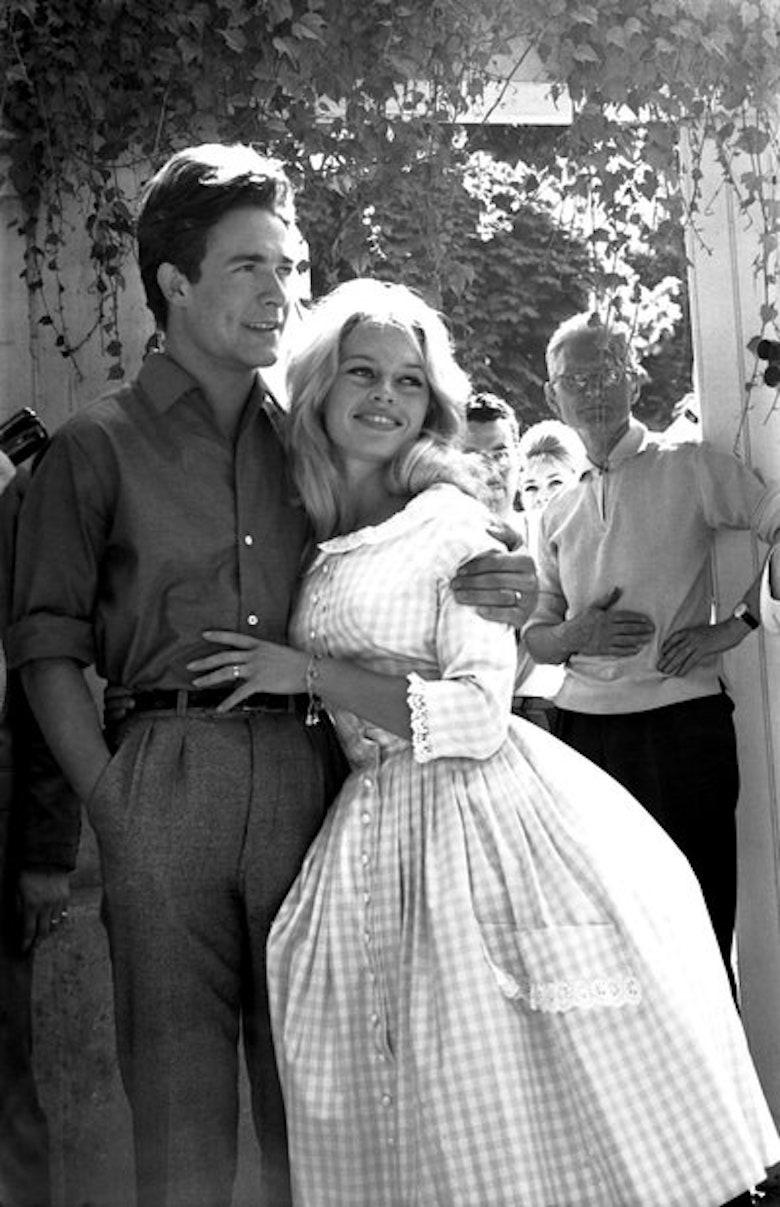 Vestido con lentejuelas de cuadros de guinga rosa y blanco de los años 50 2