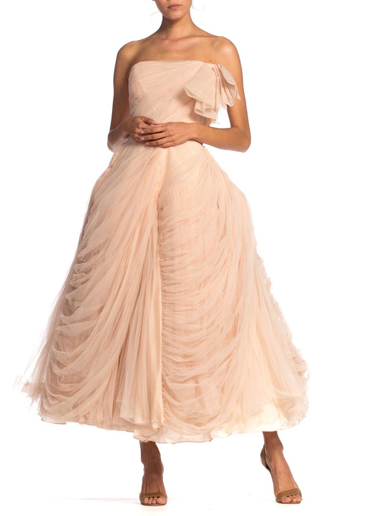 1950S Blush Pink Rayon & Nylon Tulle Draped Strapless Gown In The Style Of Dior In Excellent Condition For Sale In New York, NY