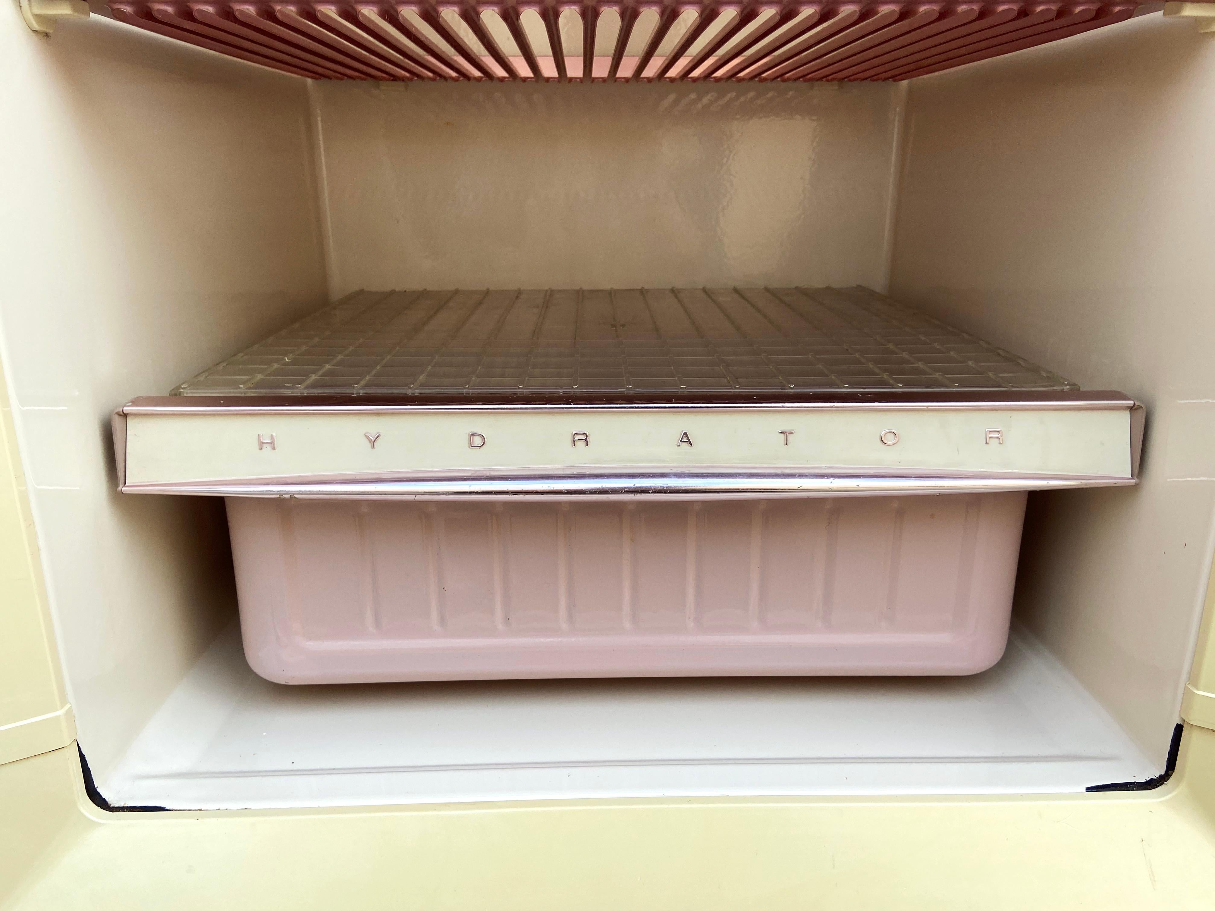1950s Pink Fridgedaire Refrigerator In Good Condition In Alhambra, CA