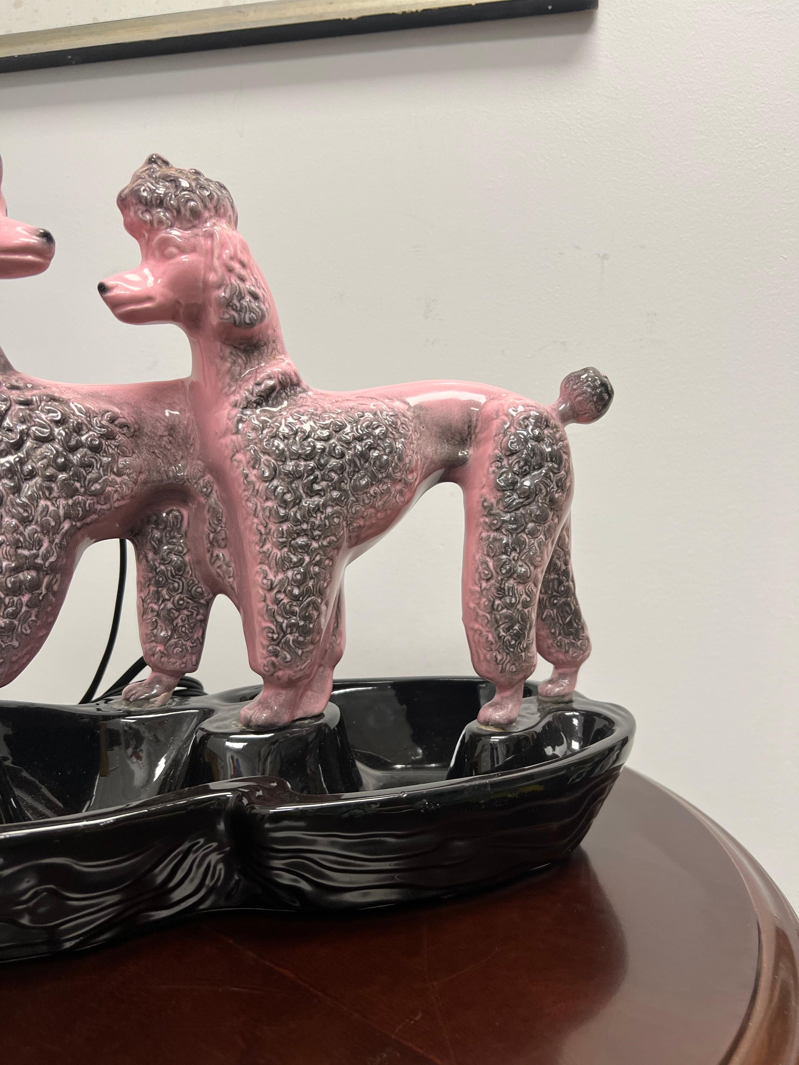 Caniche rose des années 1950 AT& I.T. Lampe avec jardinière en vente 3