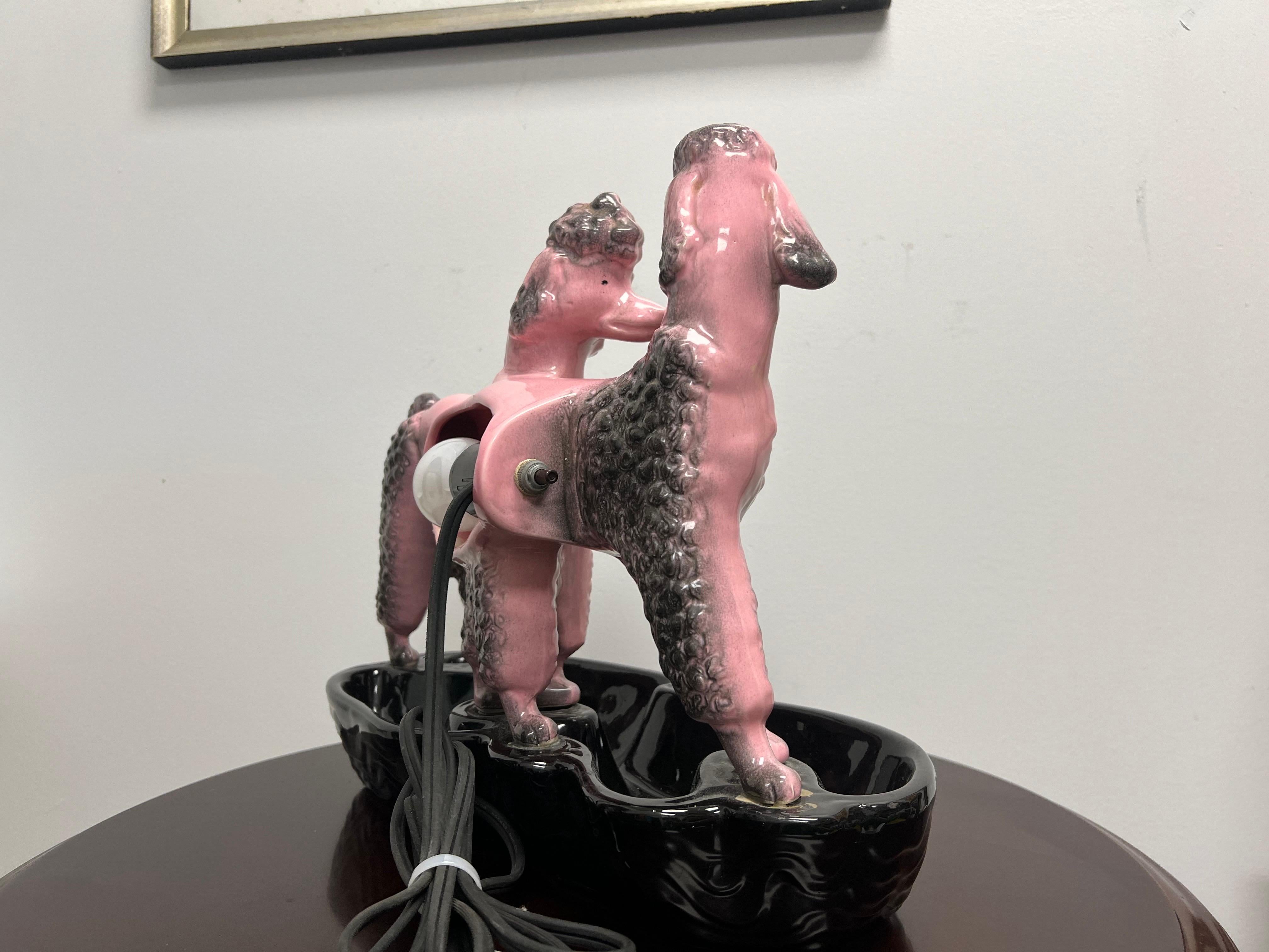 20ième siècle Caniche rose des années 1950 AT& I.T. Lampe avec jardinière en vente