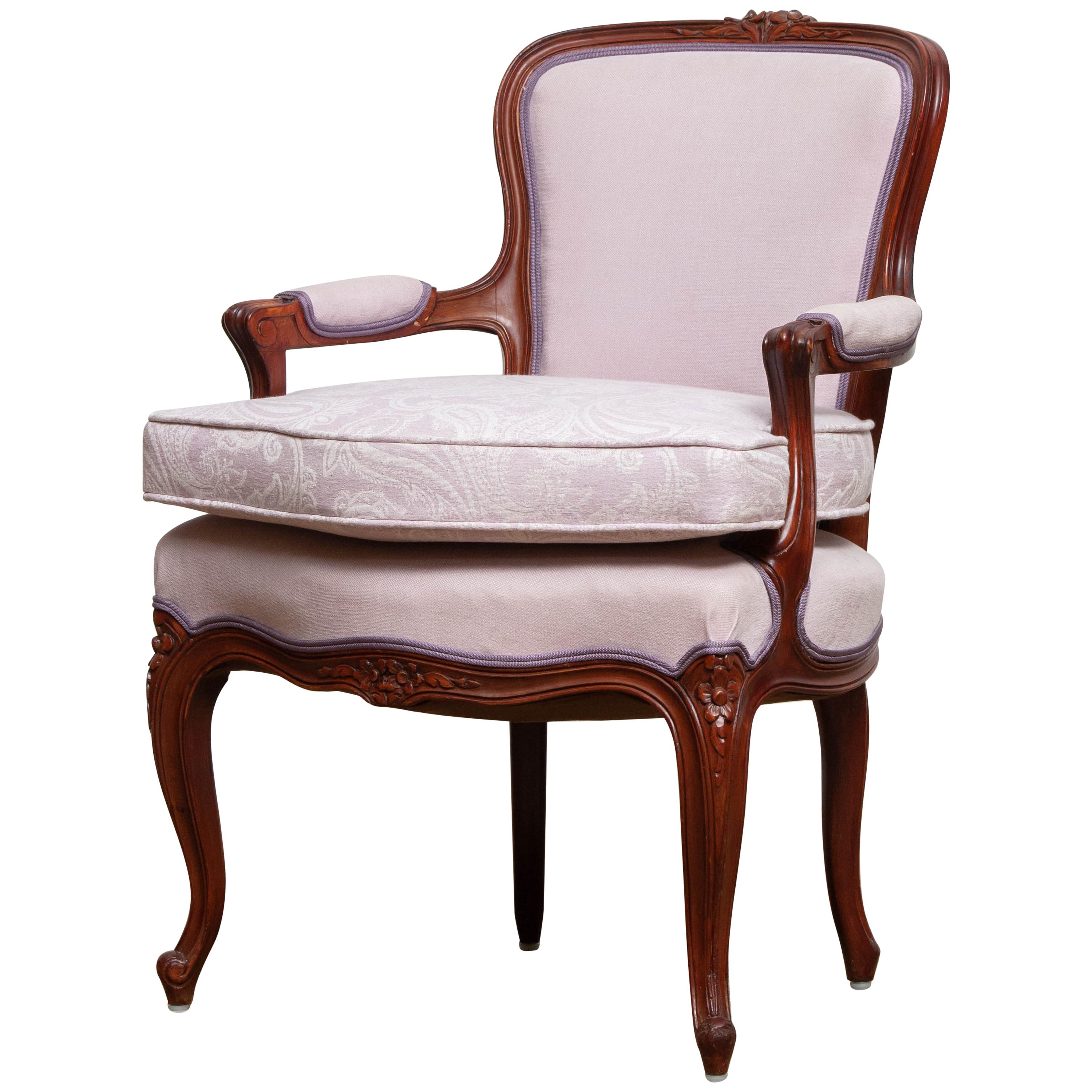 1950s, the Swedish Neo-Rococo, and finished in the shabby chic technique armchair is in perfect condition. Upholstered in pink fabric and an extra cushion for extra comfort also in pink jacquard. Measures: Seat height with the extra cushion is: