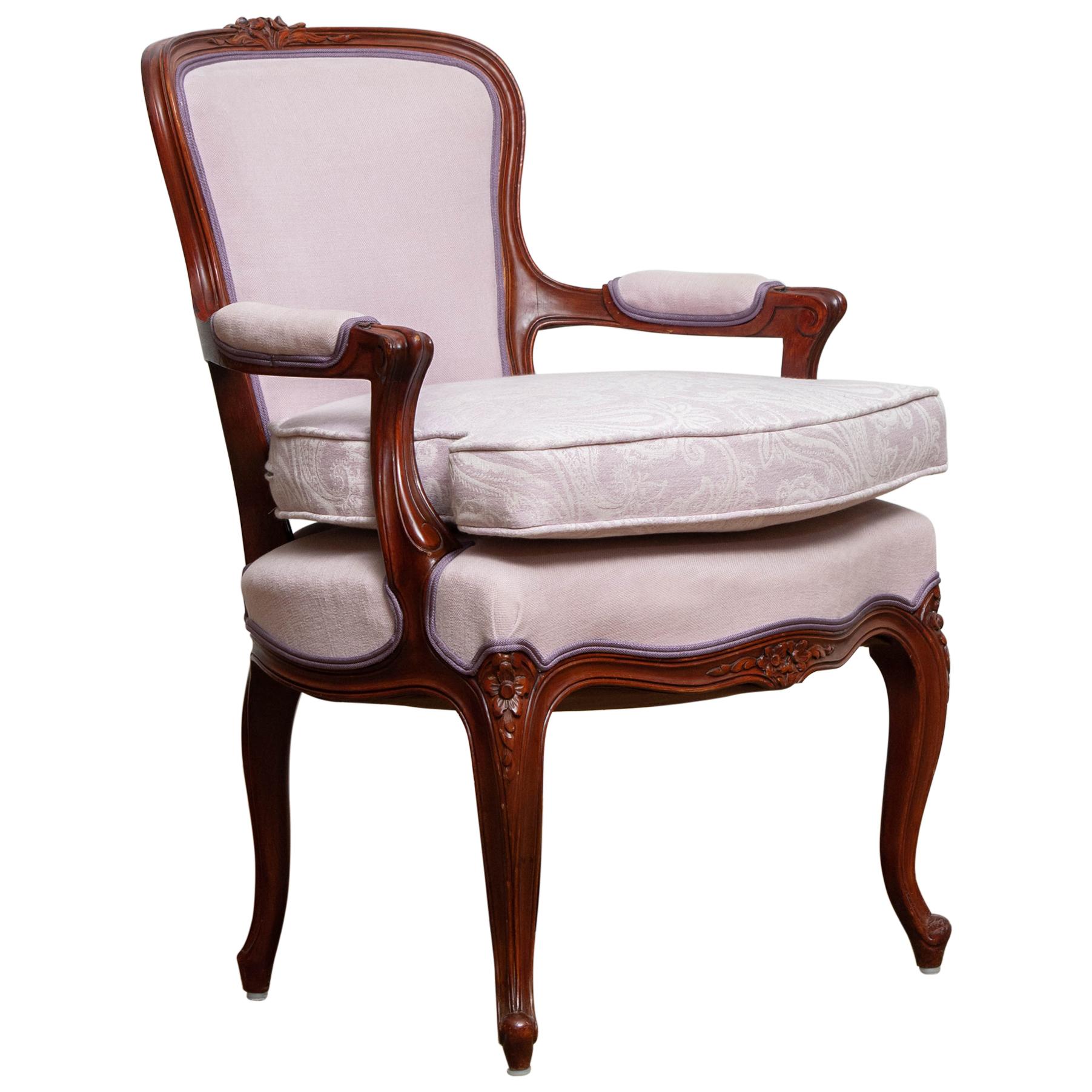 1950s, the Swedish Neo-Rococo, and finished in the shabby chic technique armchair is in perfect condition. Upholstered in pink fabric and an extra cushion for extra comfort also in pink jacquard. Measures: Seat height with the extra cushion is 21.20