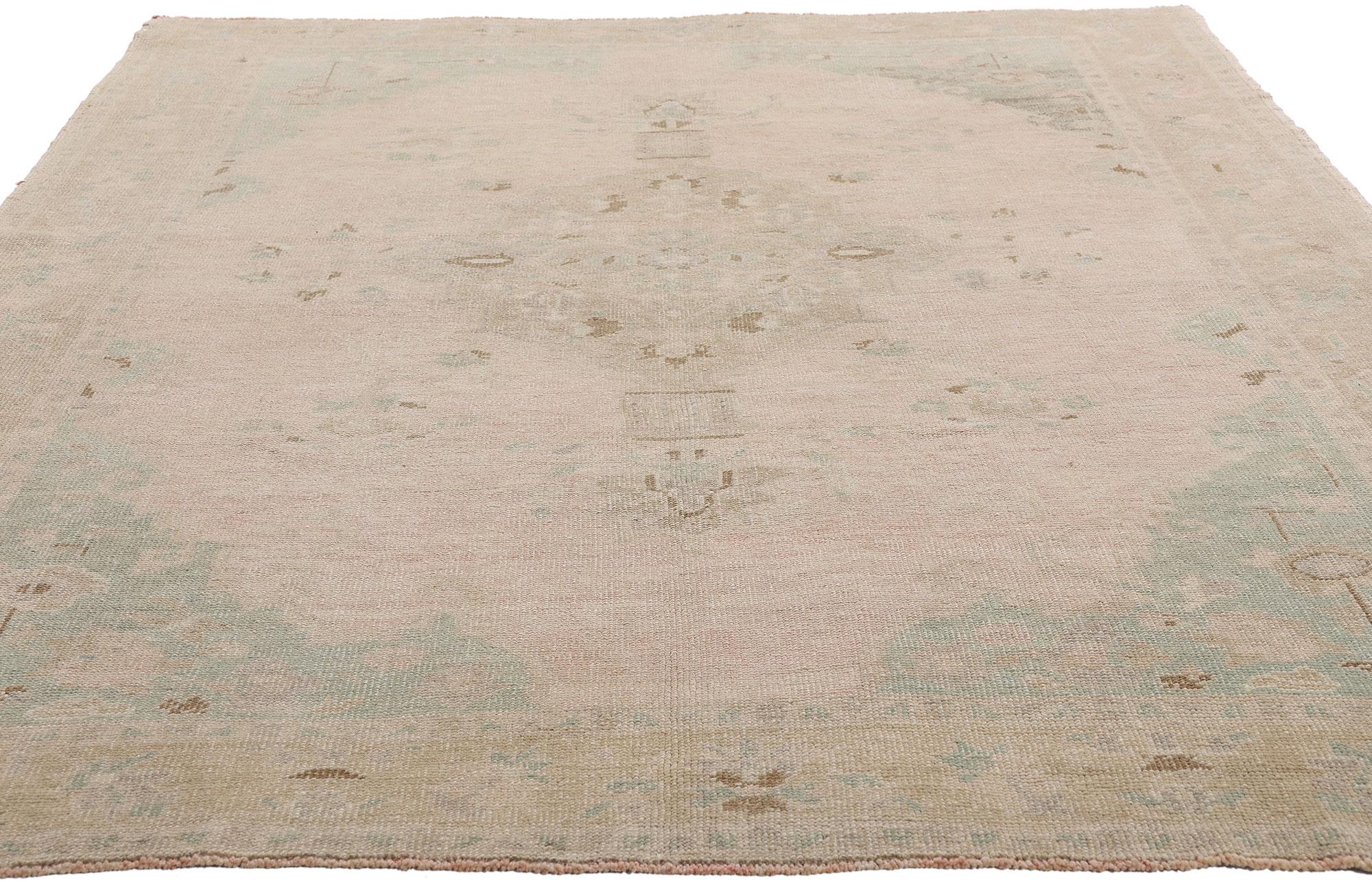 1950's Pink Turkish Oushak Carpet with Modern Style Lana en venta