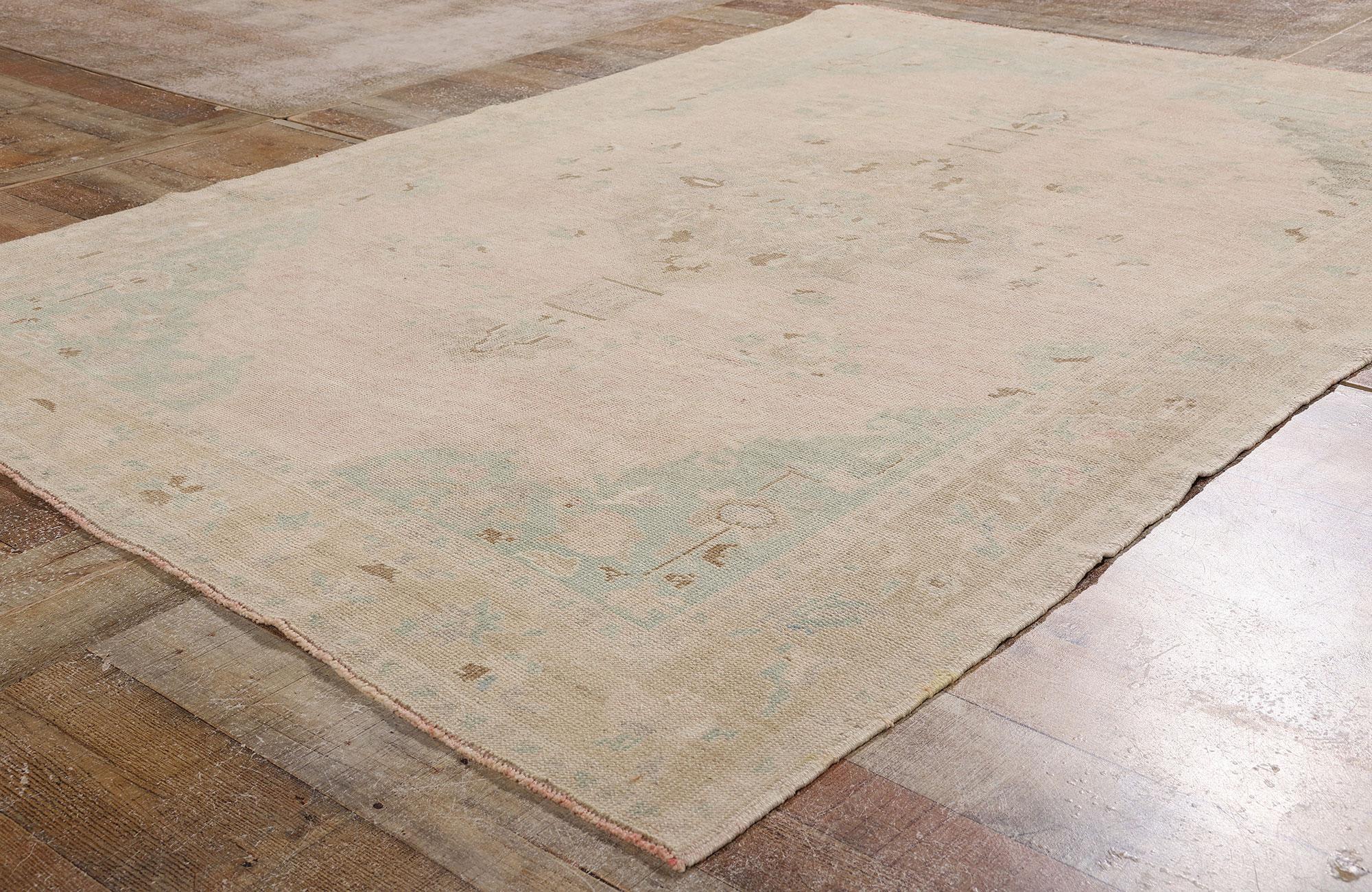 1950's Pink Turkish Oushak Carpet with Modern Style en venta 1